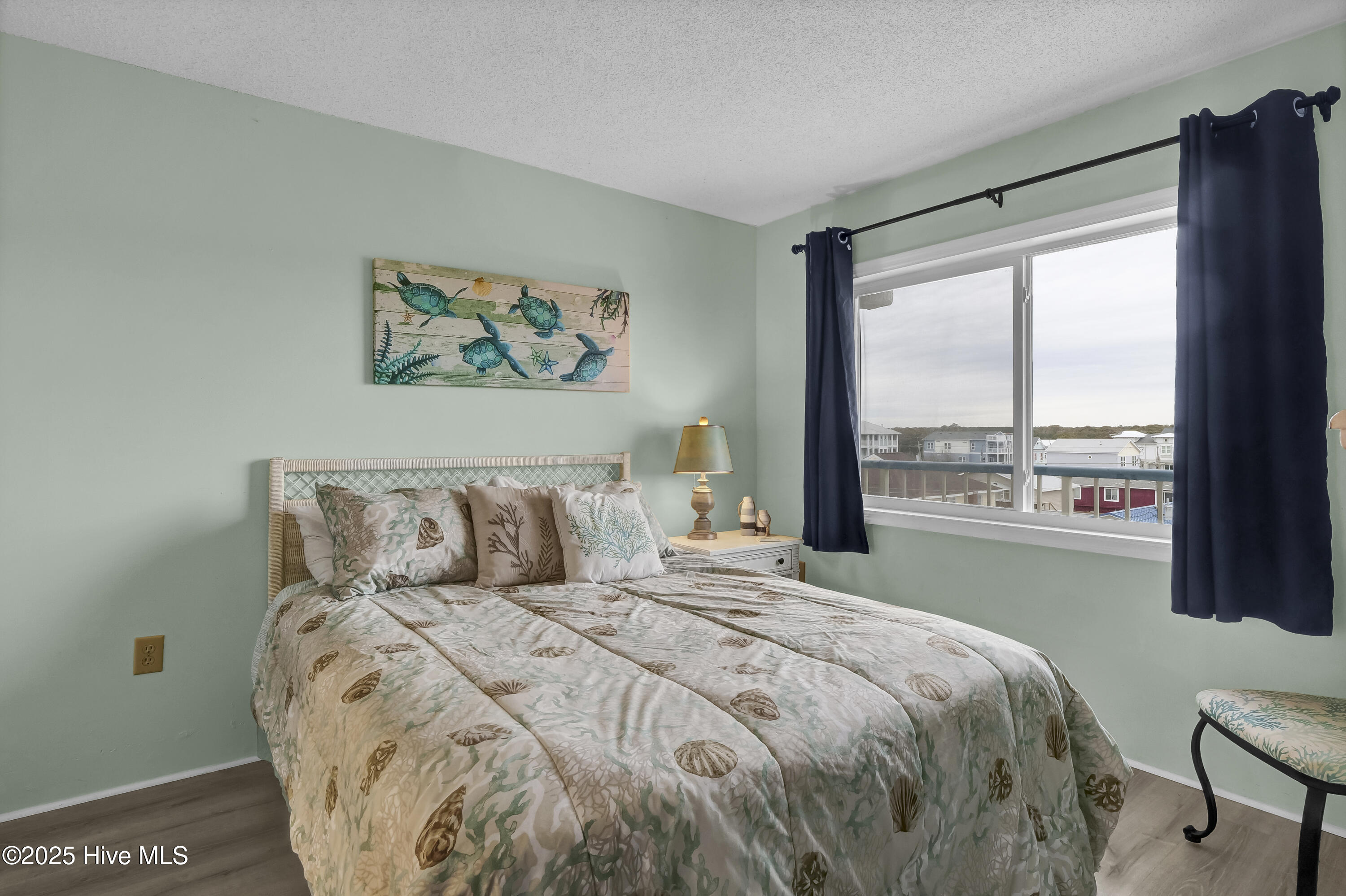 100525752 | Photo 15