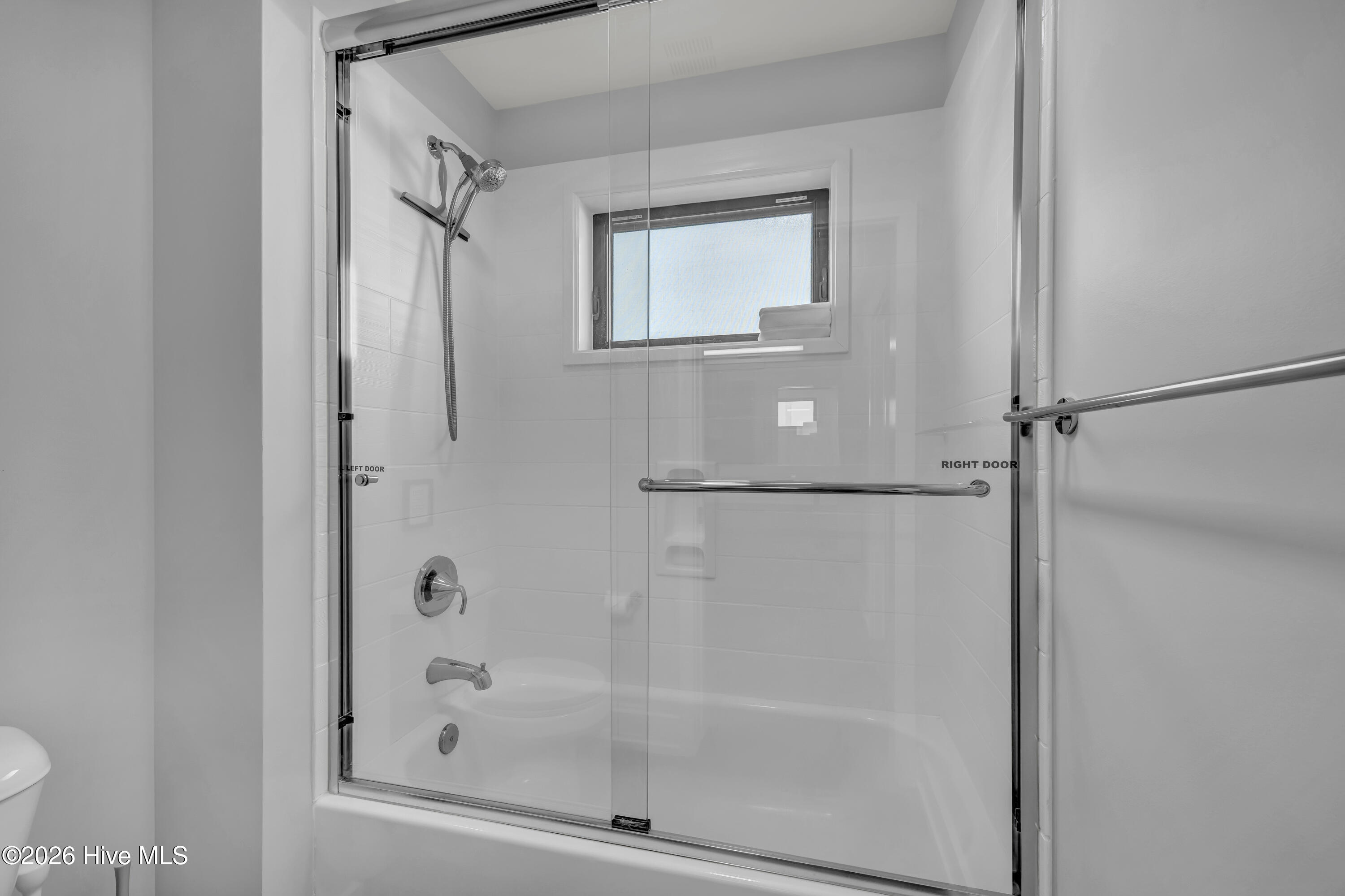 100565280 | Photo 76