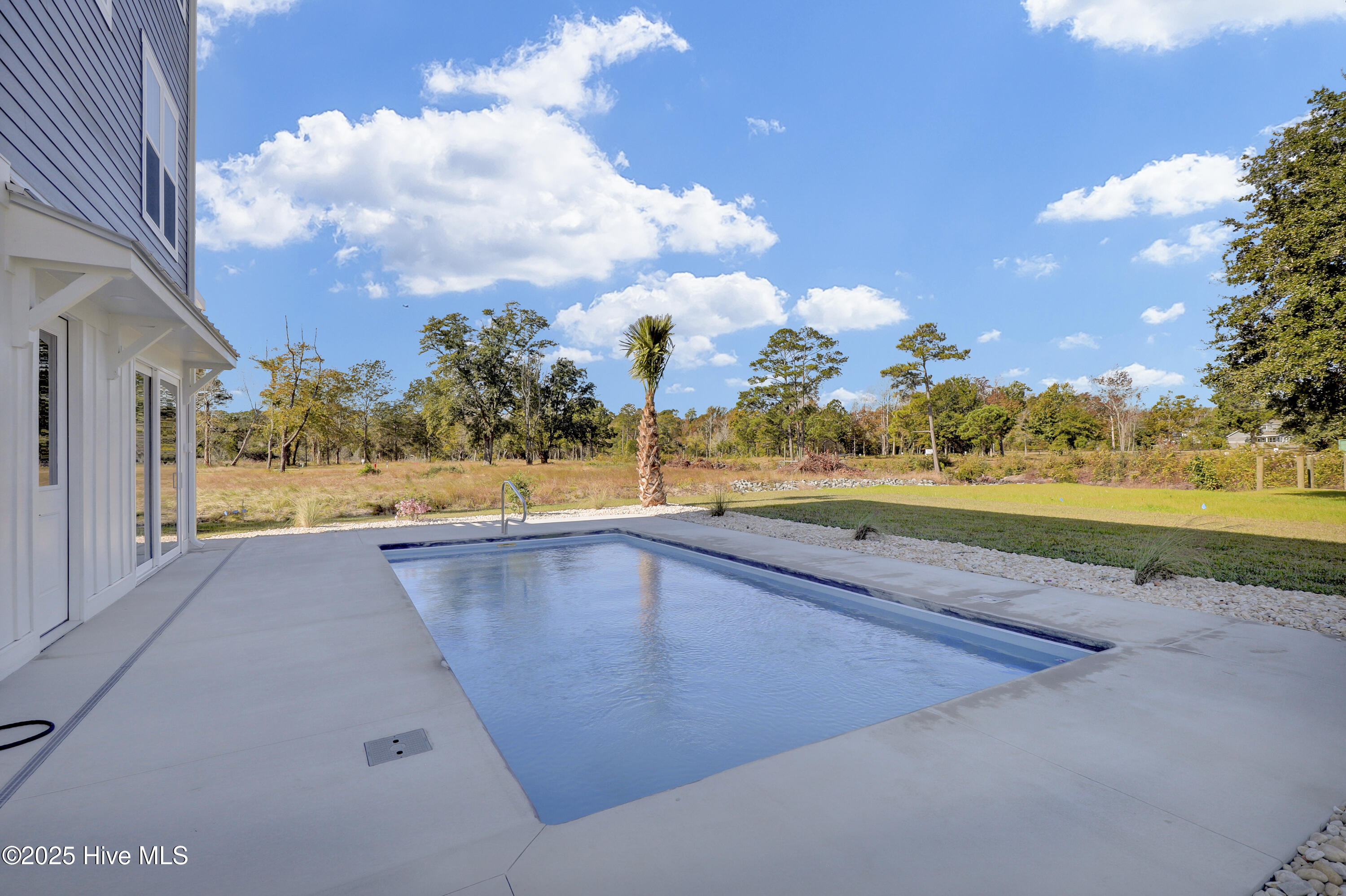 100523775 | Photo 30