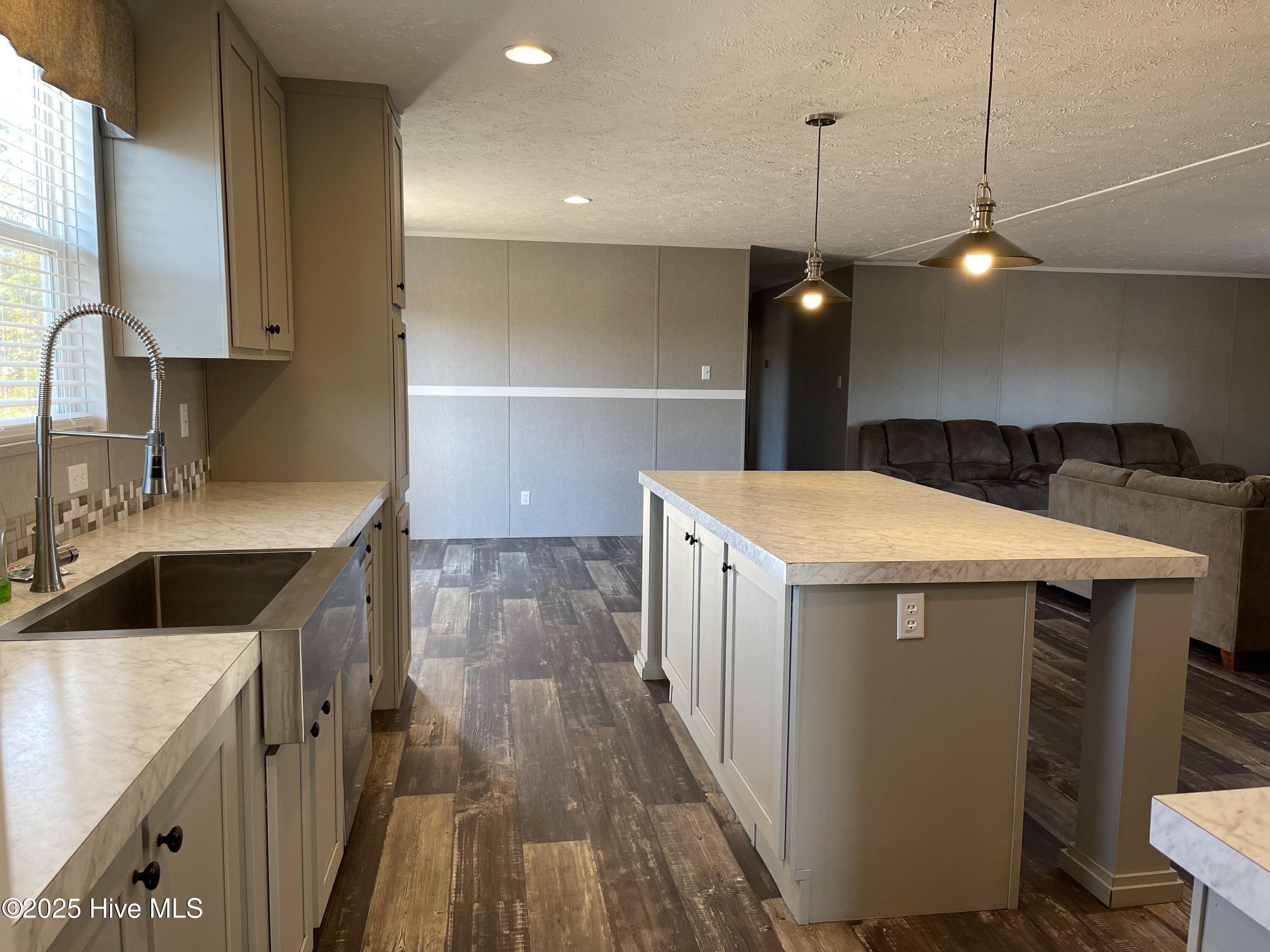 100485520 | Photo 10