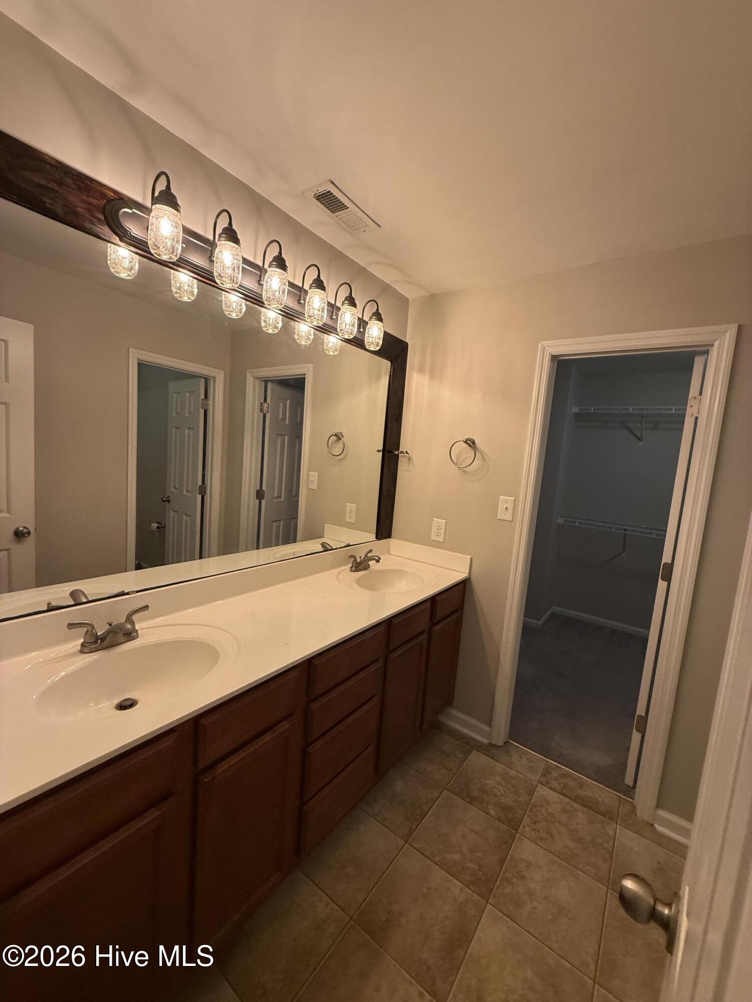 100546488 | Photo 14