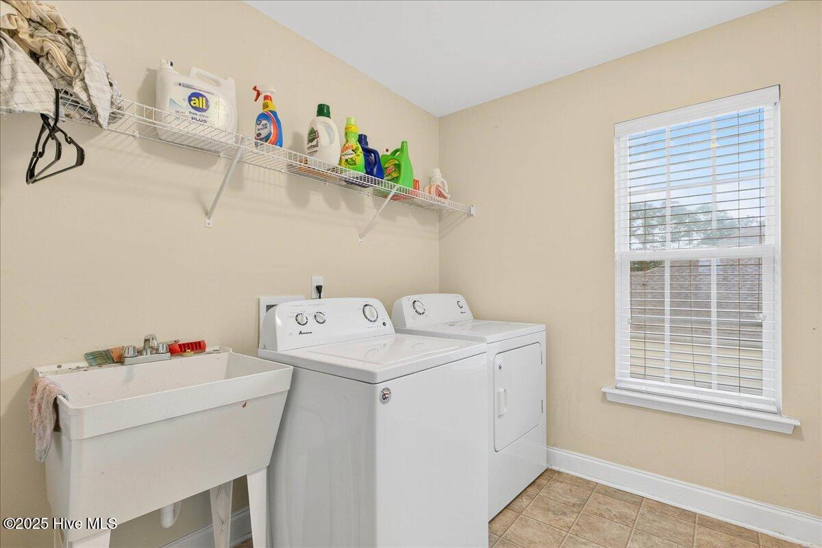 100522769 | Photo 41