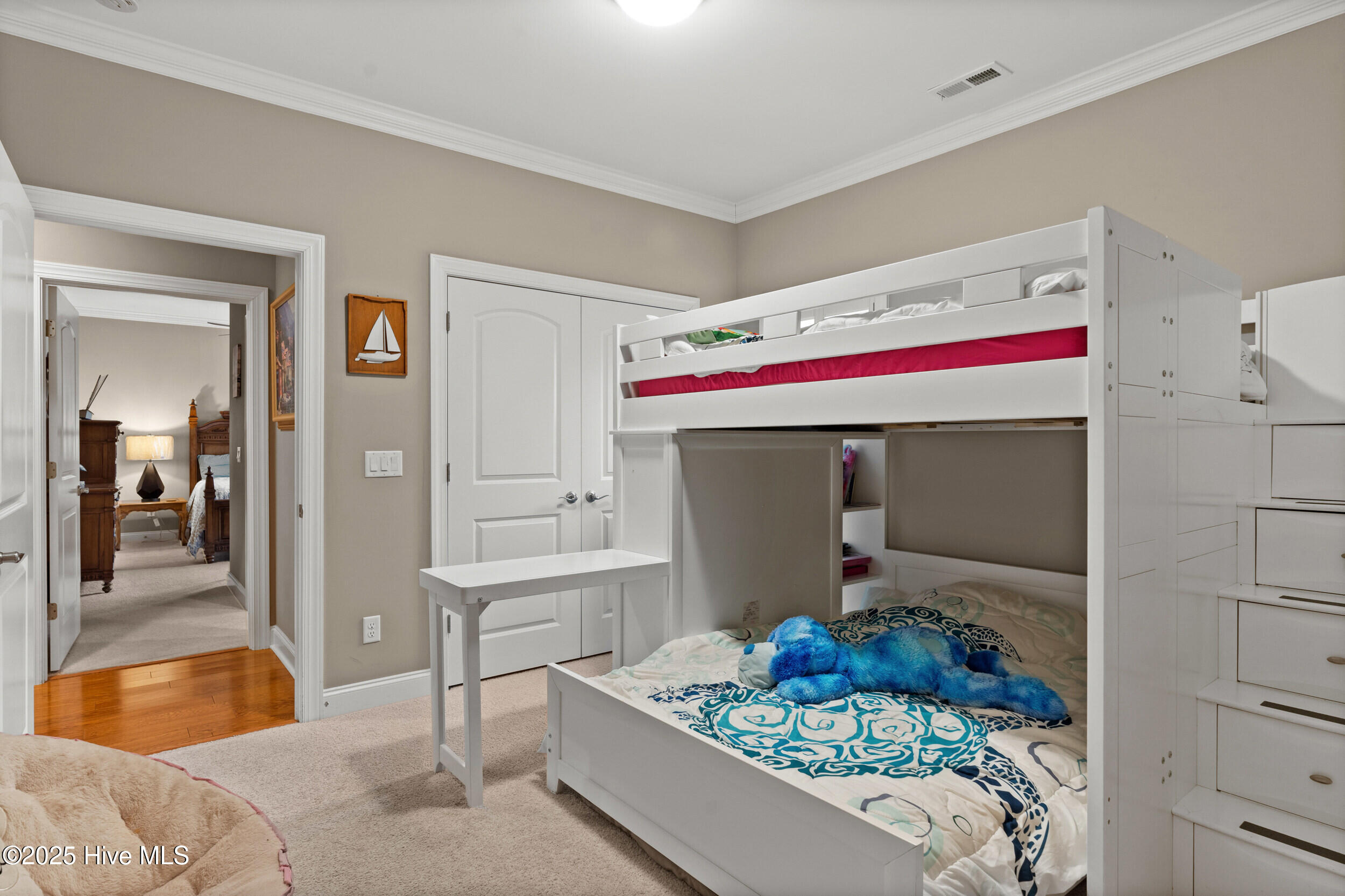 100543015 | Photo 27