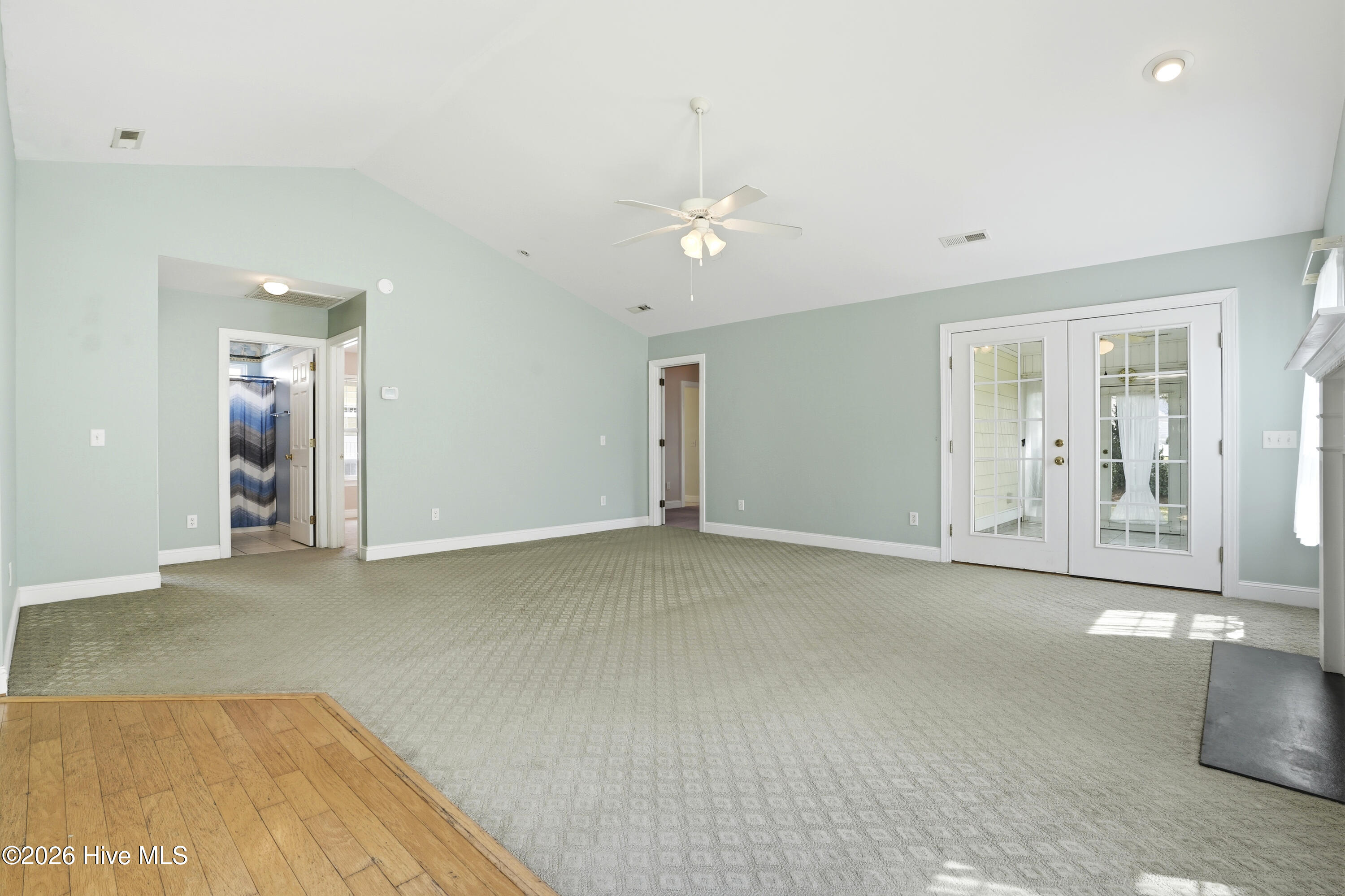 100562955 | Photo 30