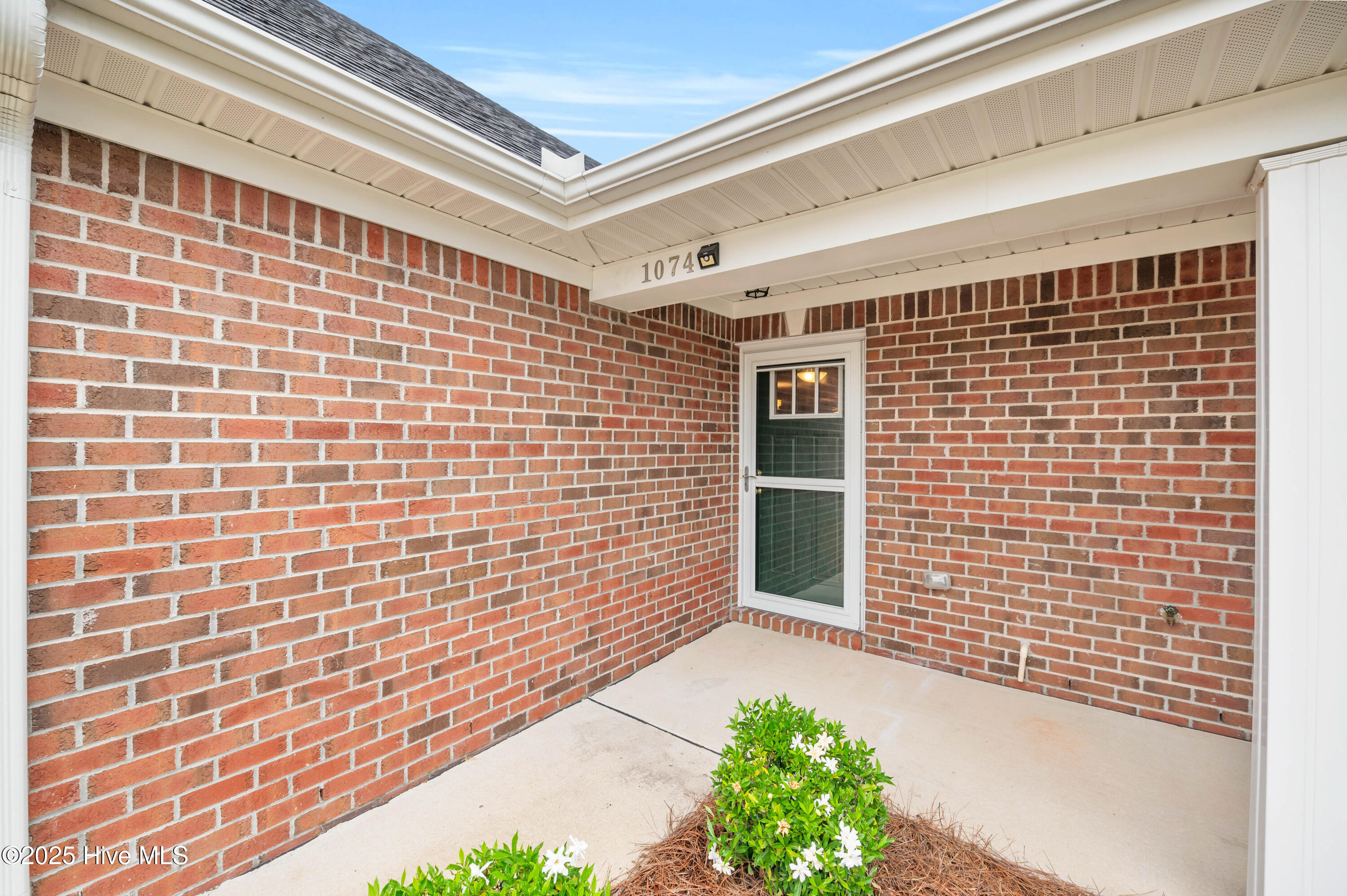 1074 brigeport way 00004