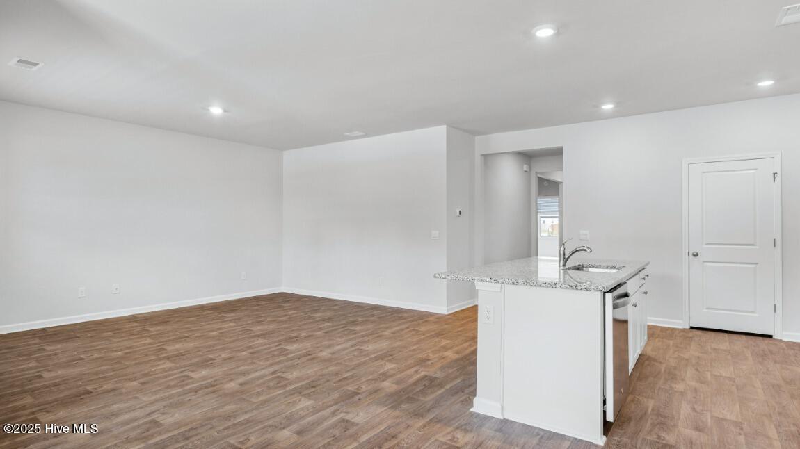 100558834 | Photo 14