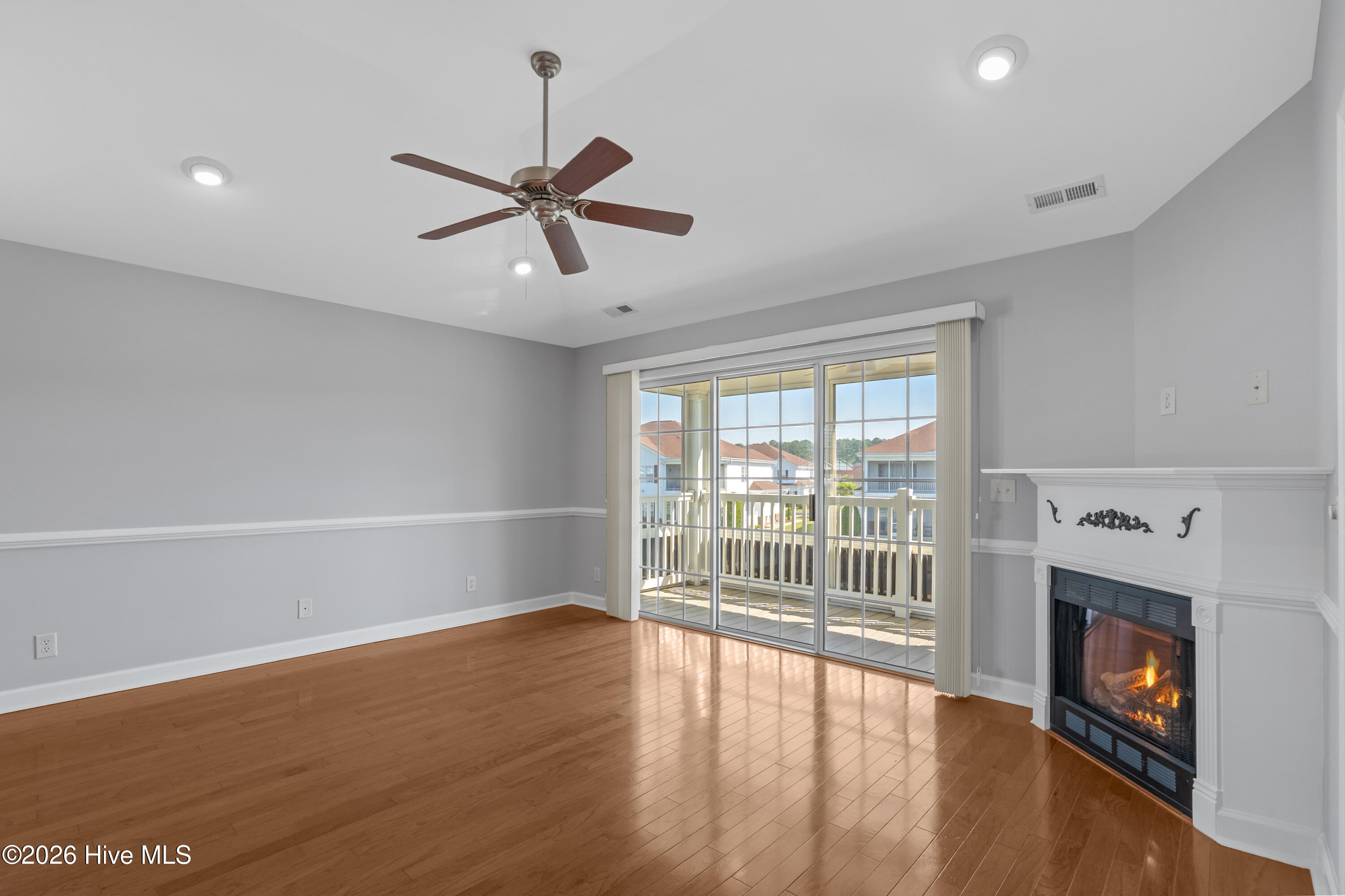 100567546 | Photo 58