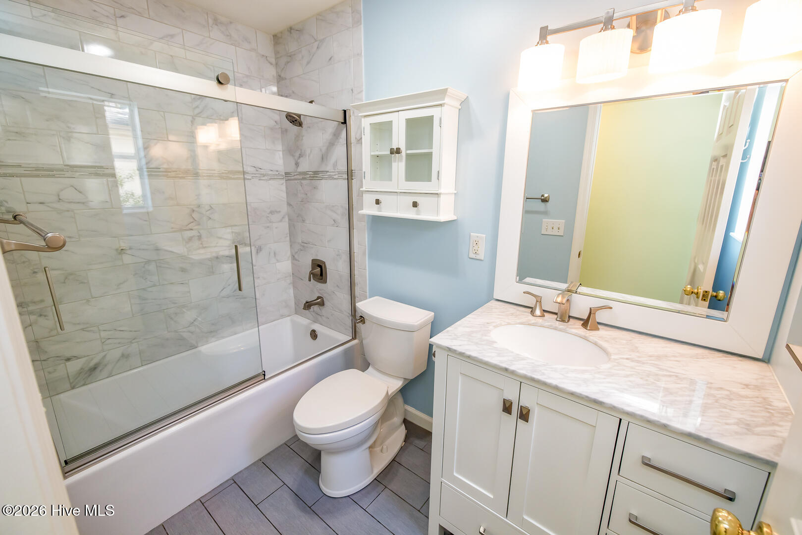 100567936 | Photo 18