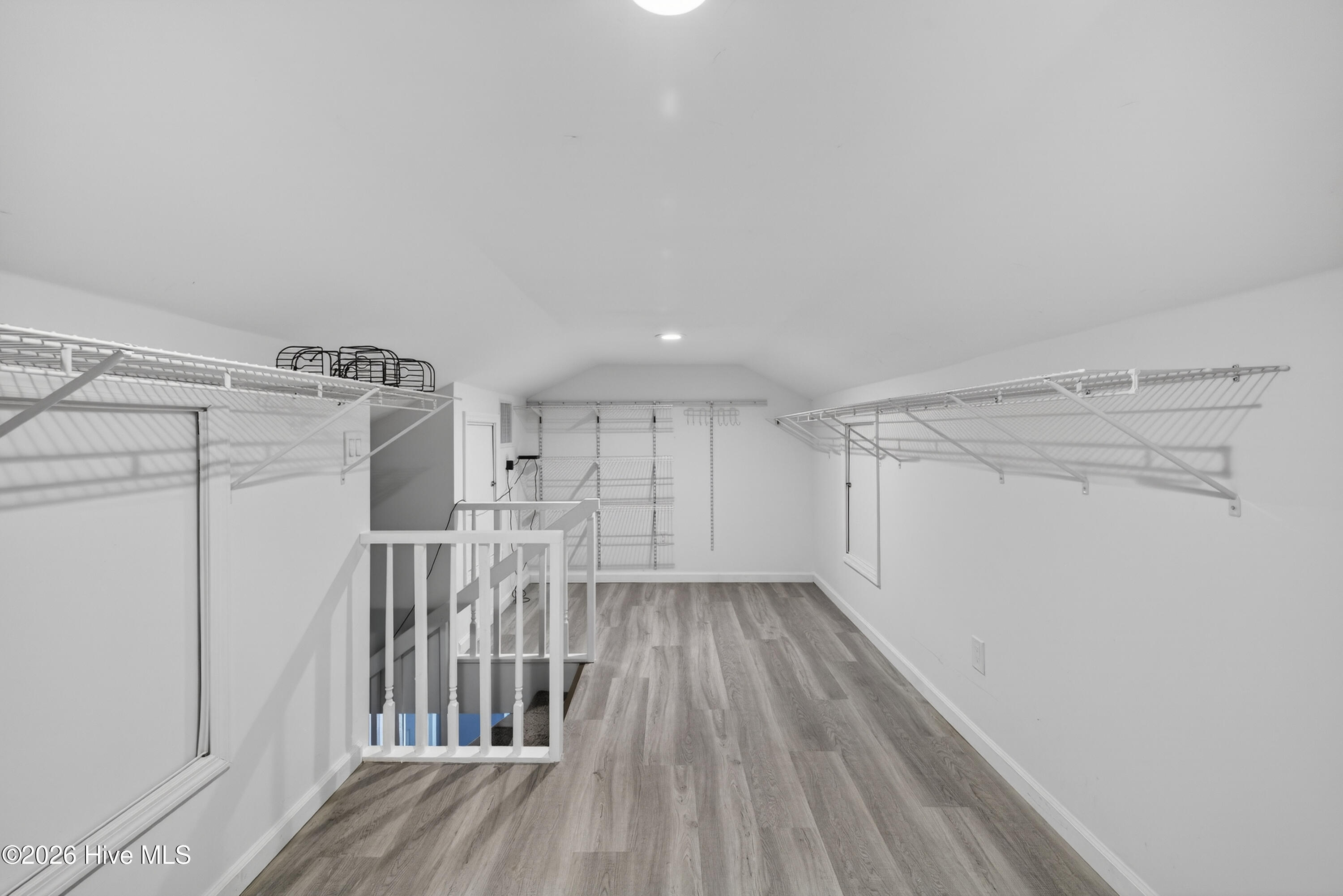 100548993 | Photo 27