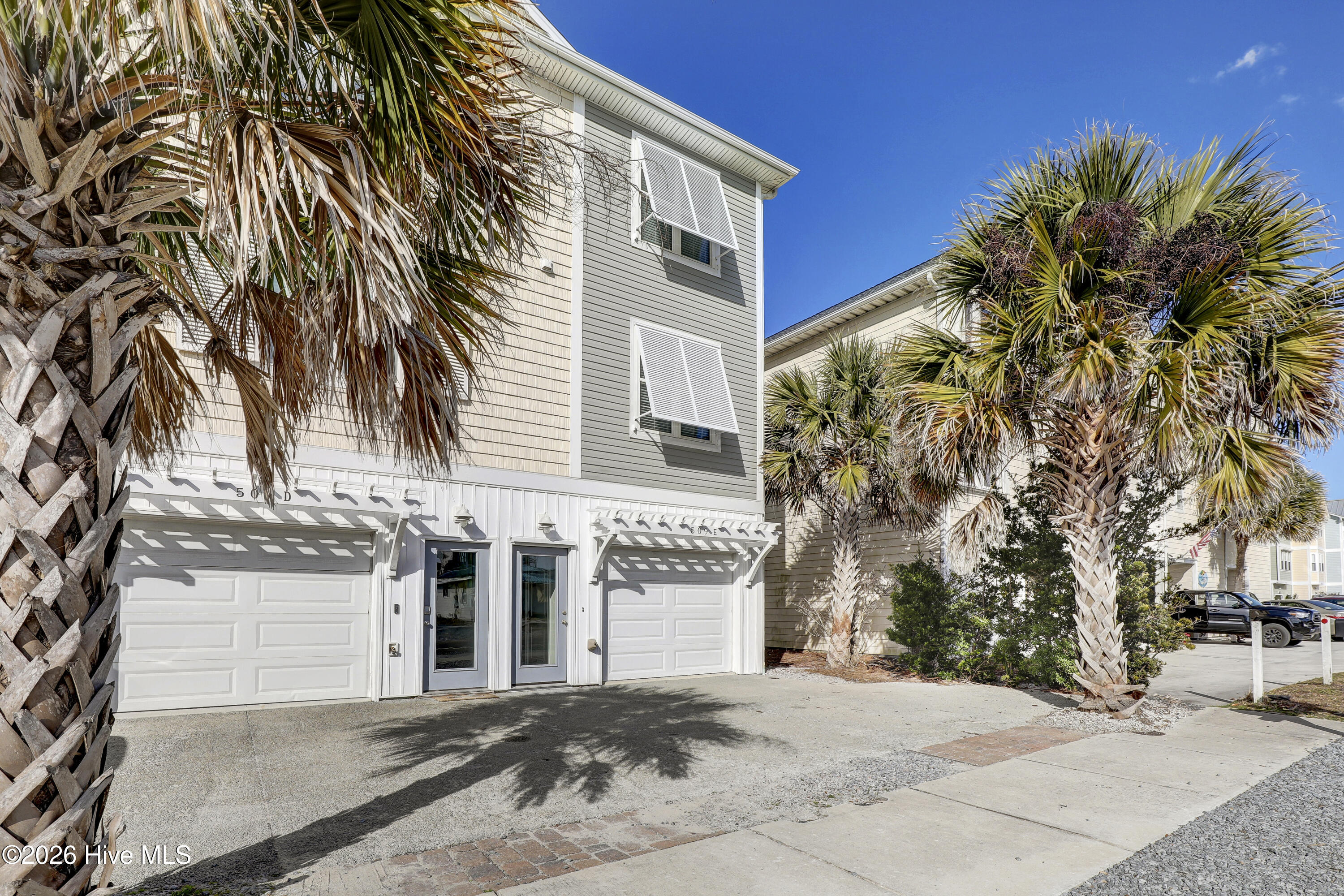 100548325 | Photo 30