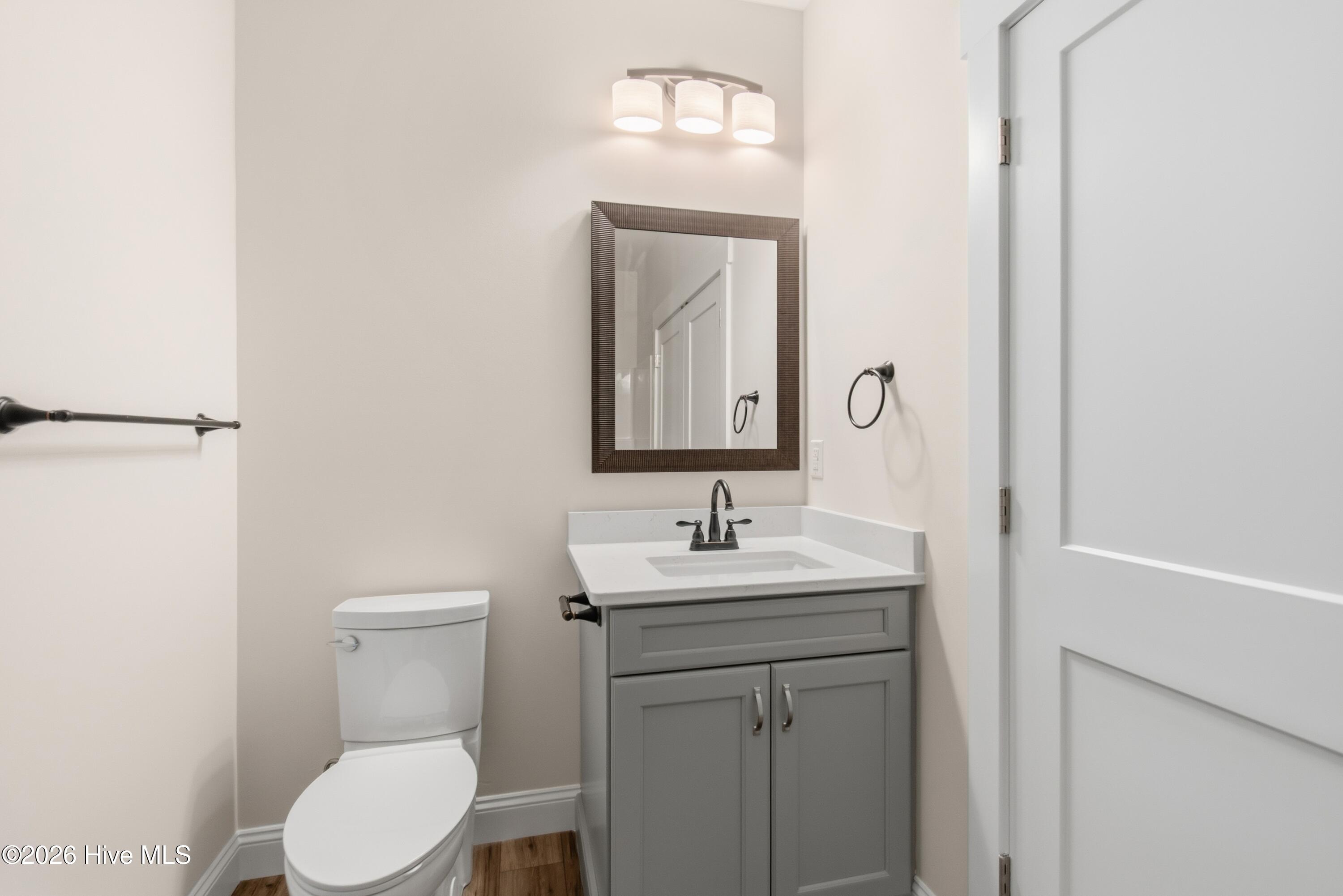 100548446 | Photo 24