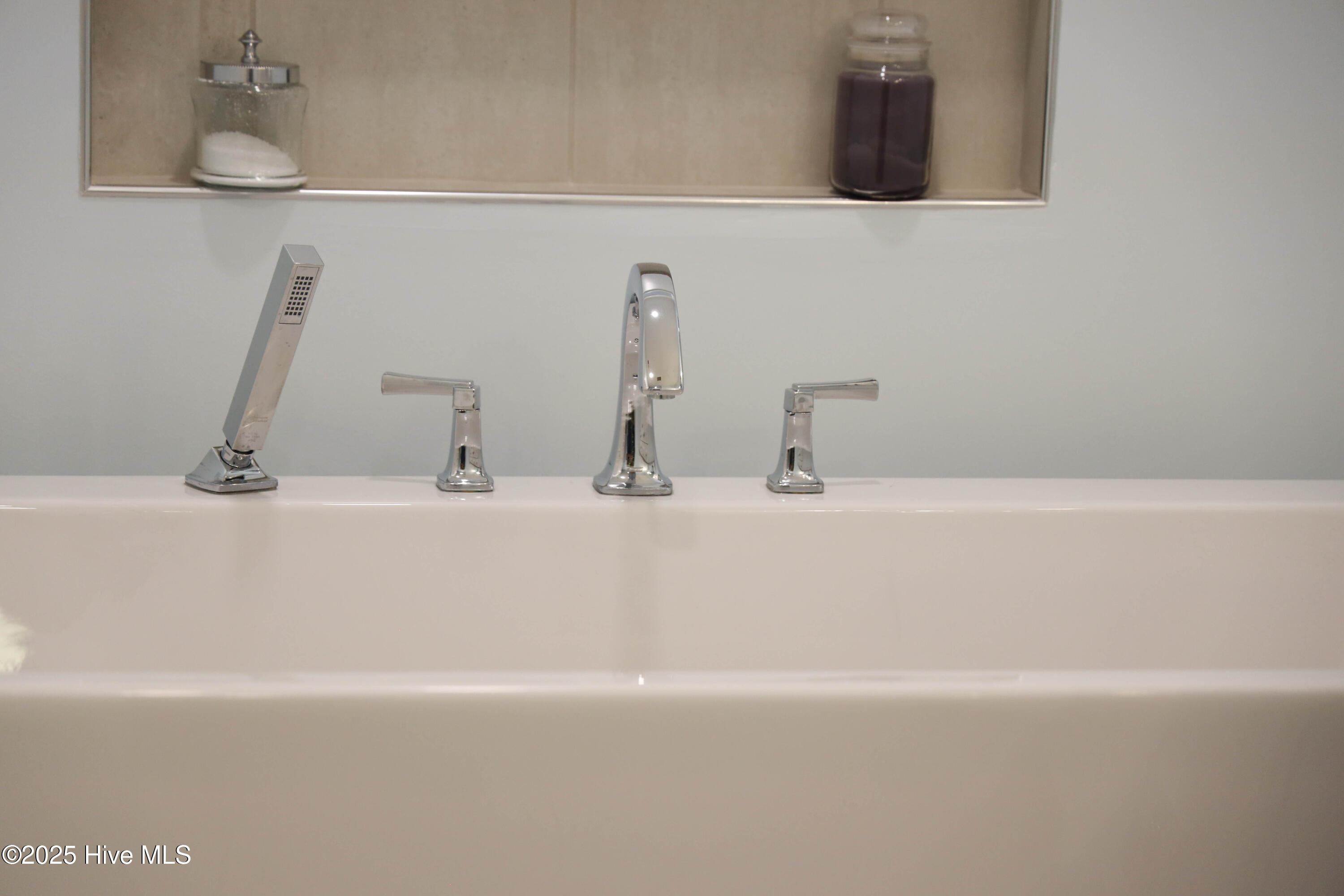 100592679 | Photo 52