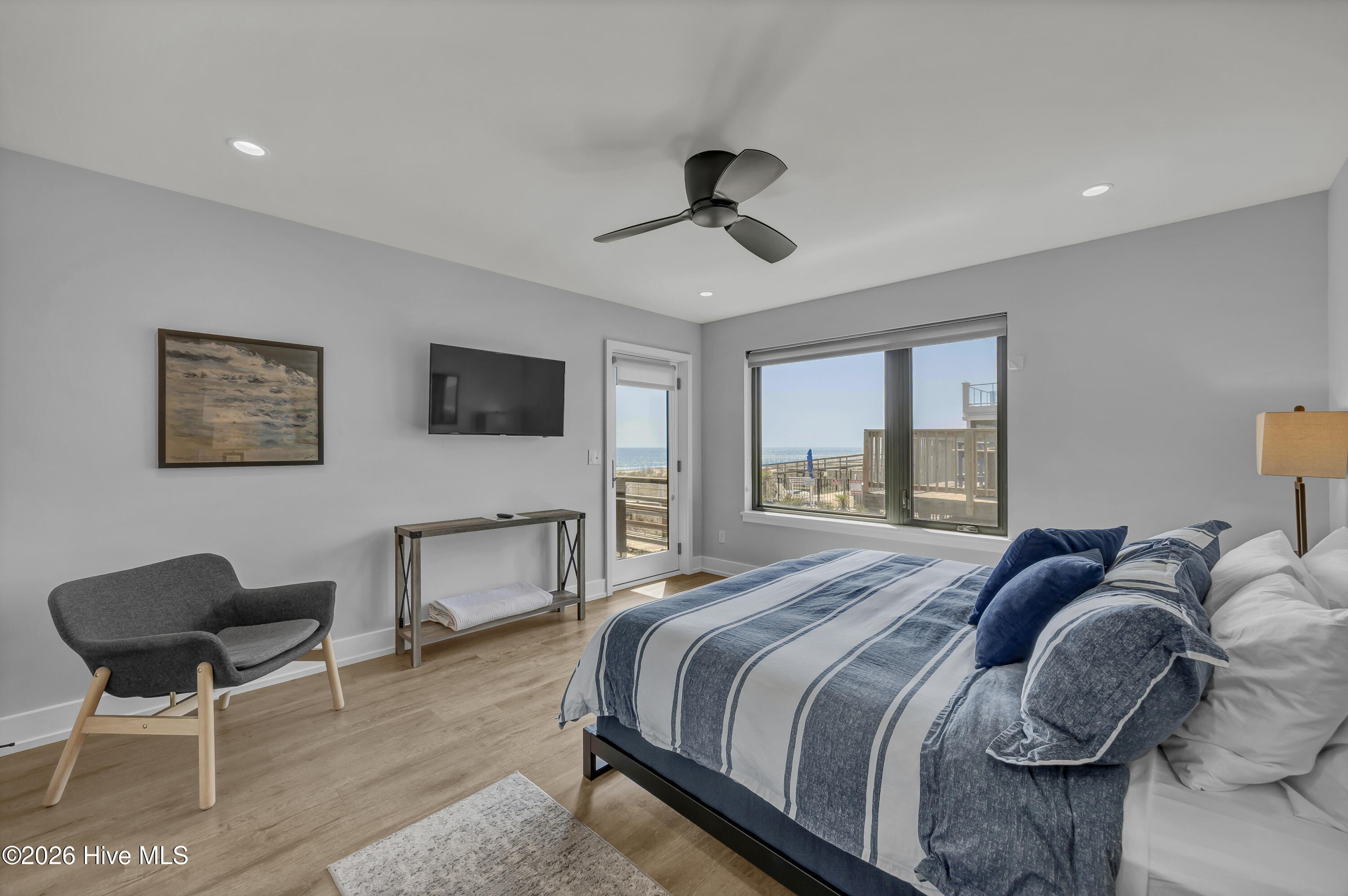 100565280 | Photo 61