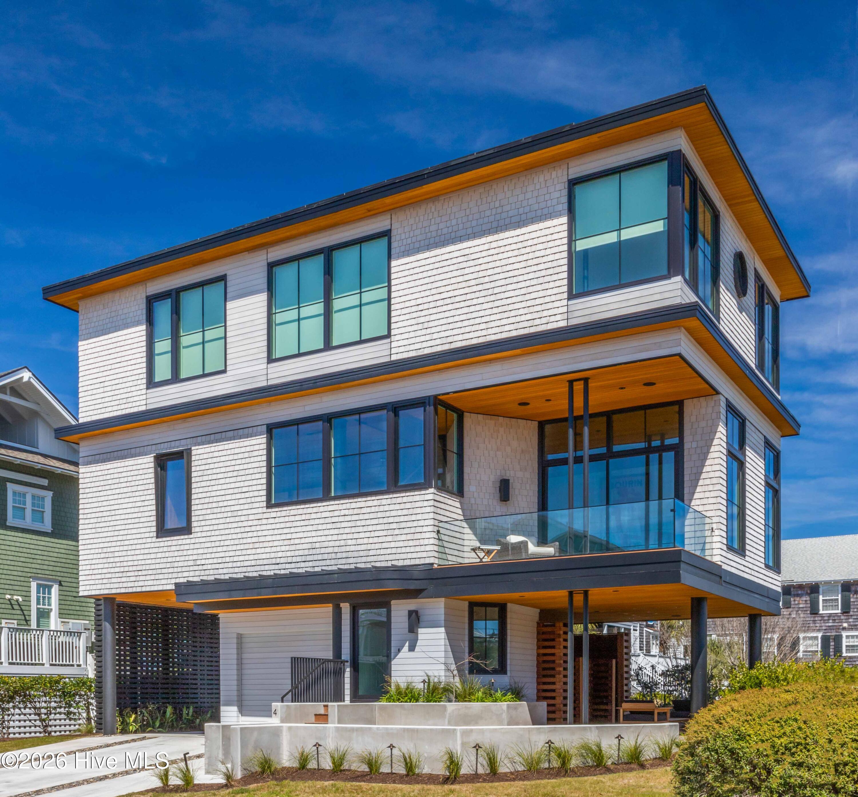 100554163 | Photo 37