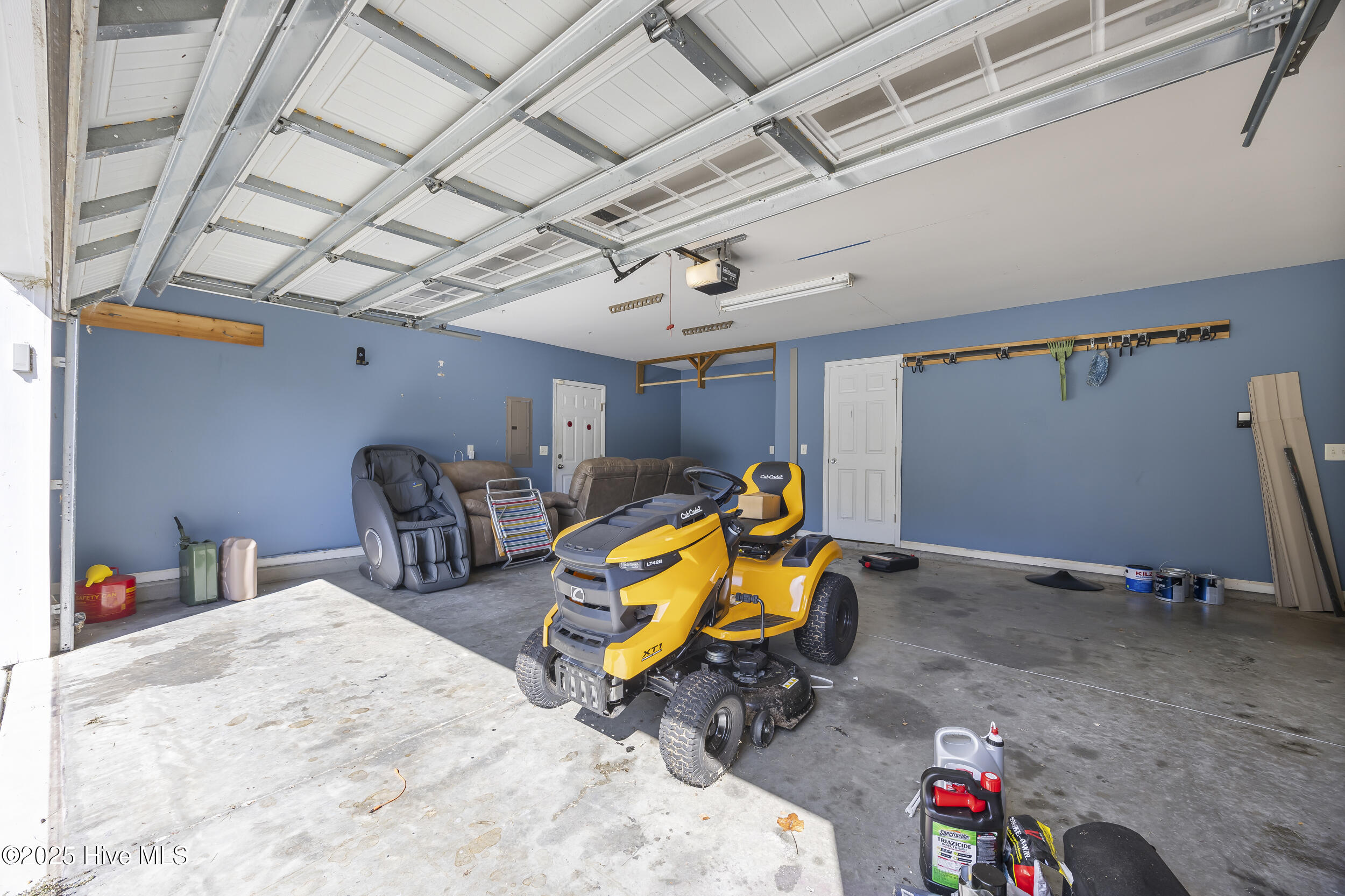 100533405 | Photo 42