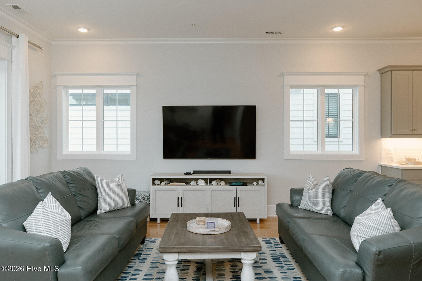 100550346 | Photo 15