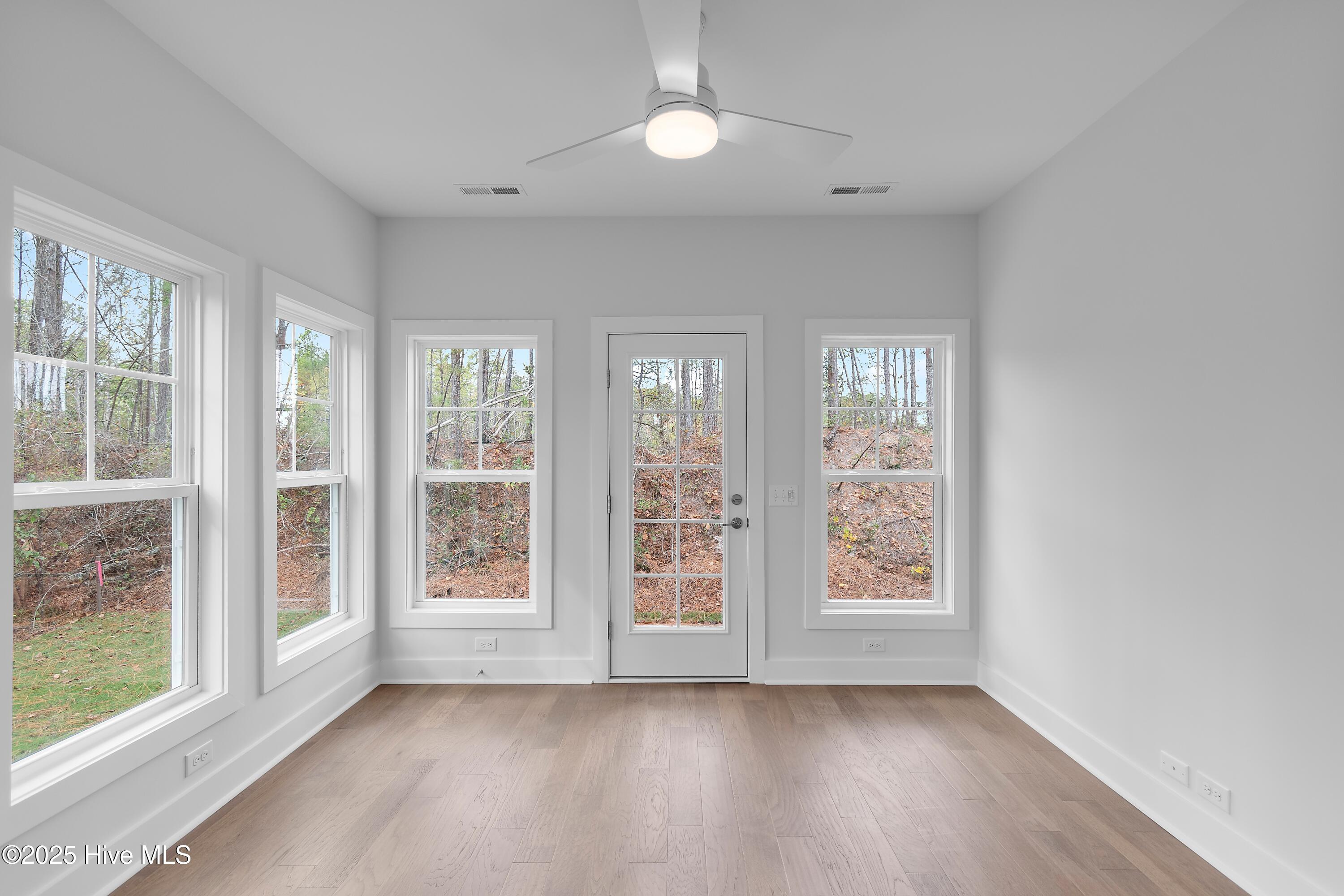 100525148 | Photo 42