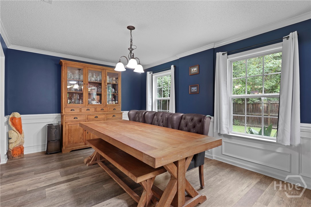Huge Dining Area open to kitchen