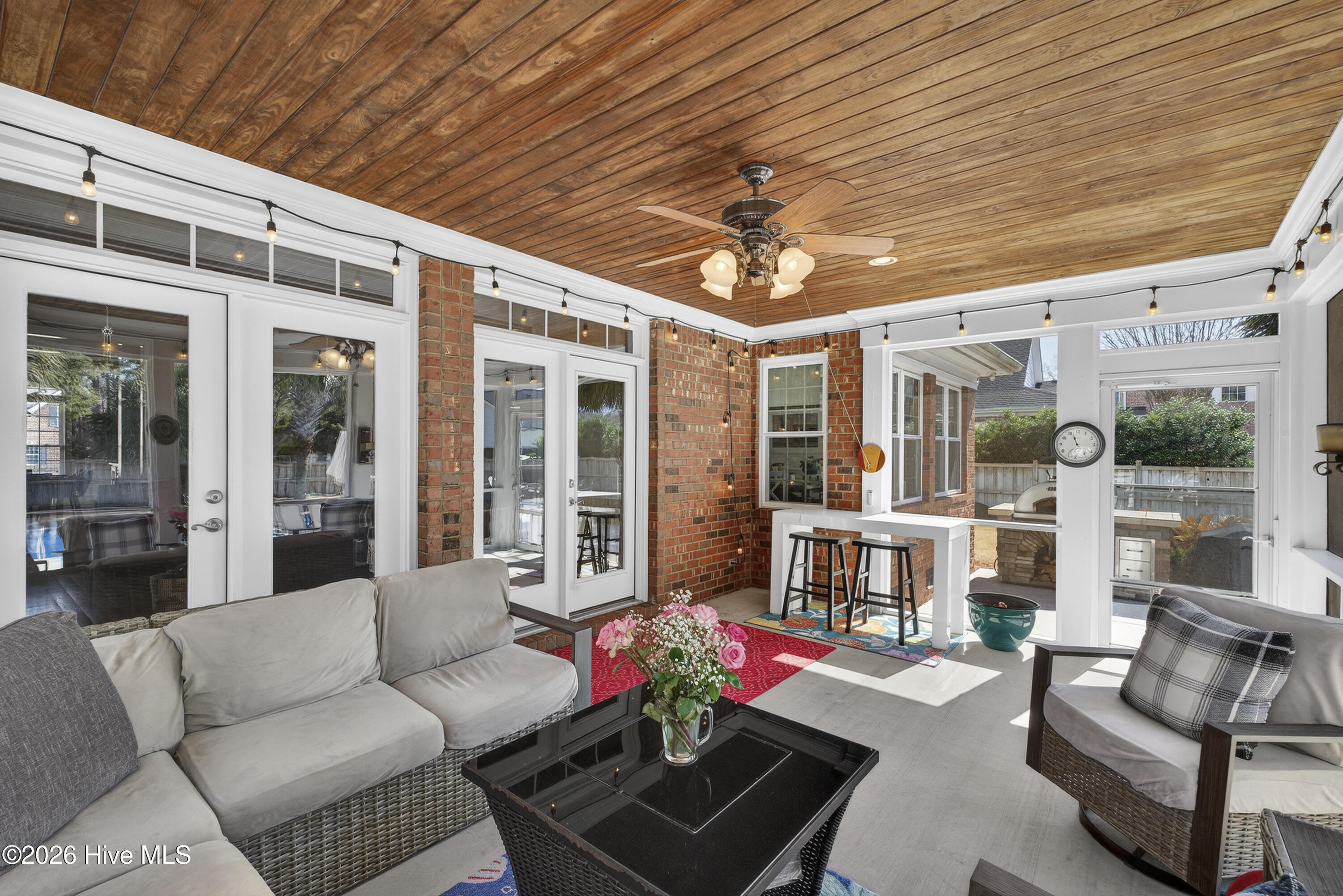 100557887 | Photo 73