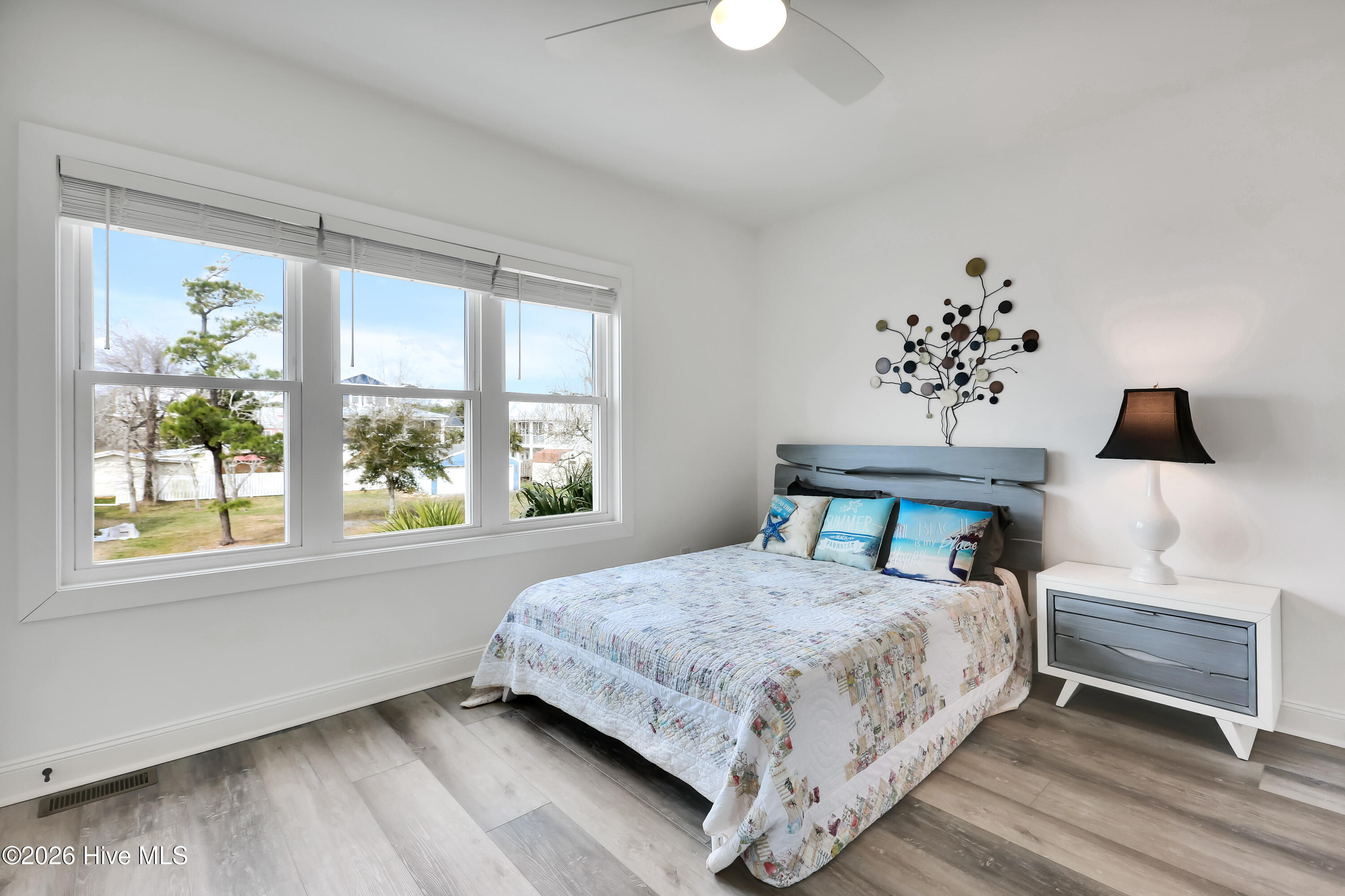 100557006 | Photo 16