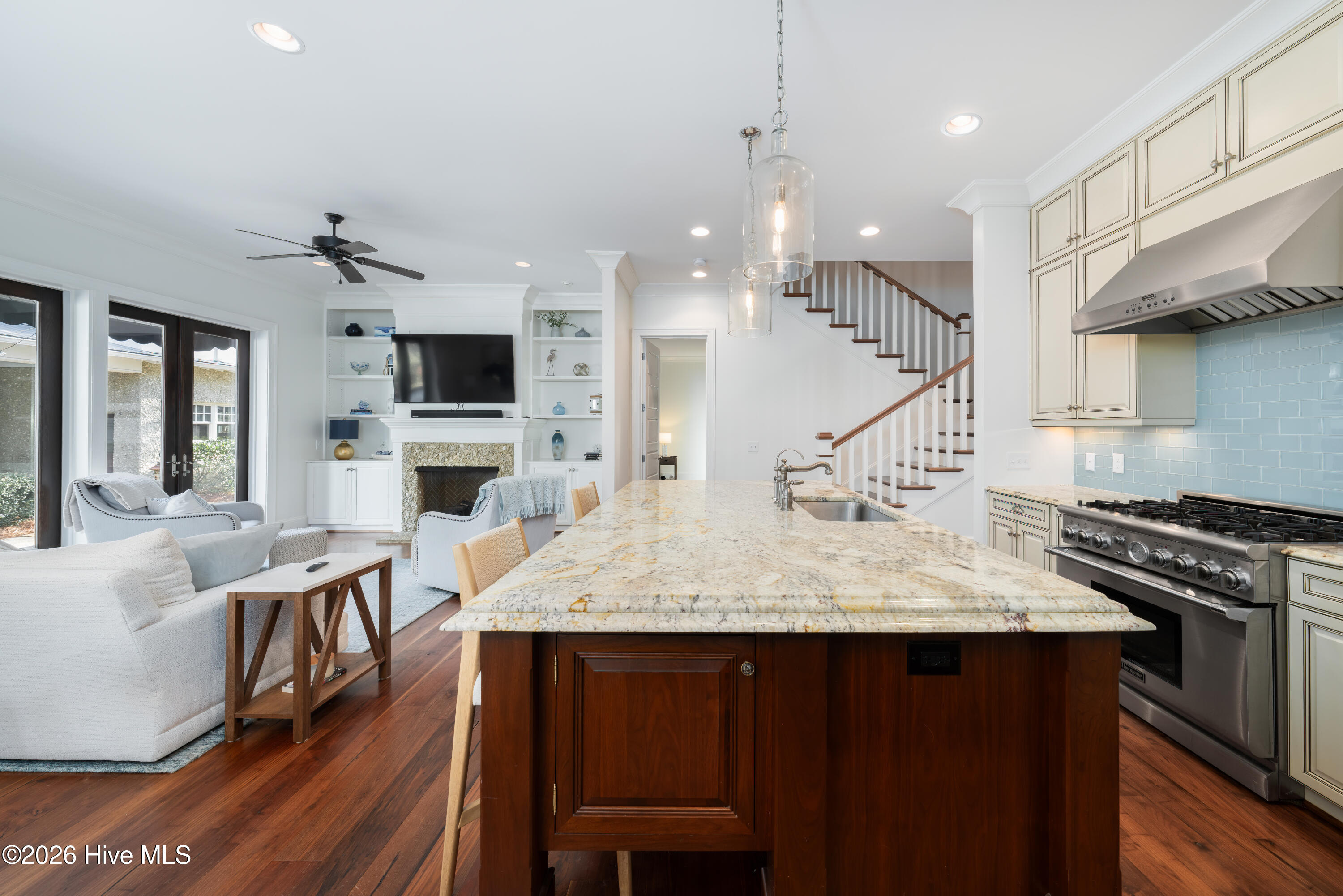 100549444 | Photo 19