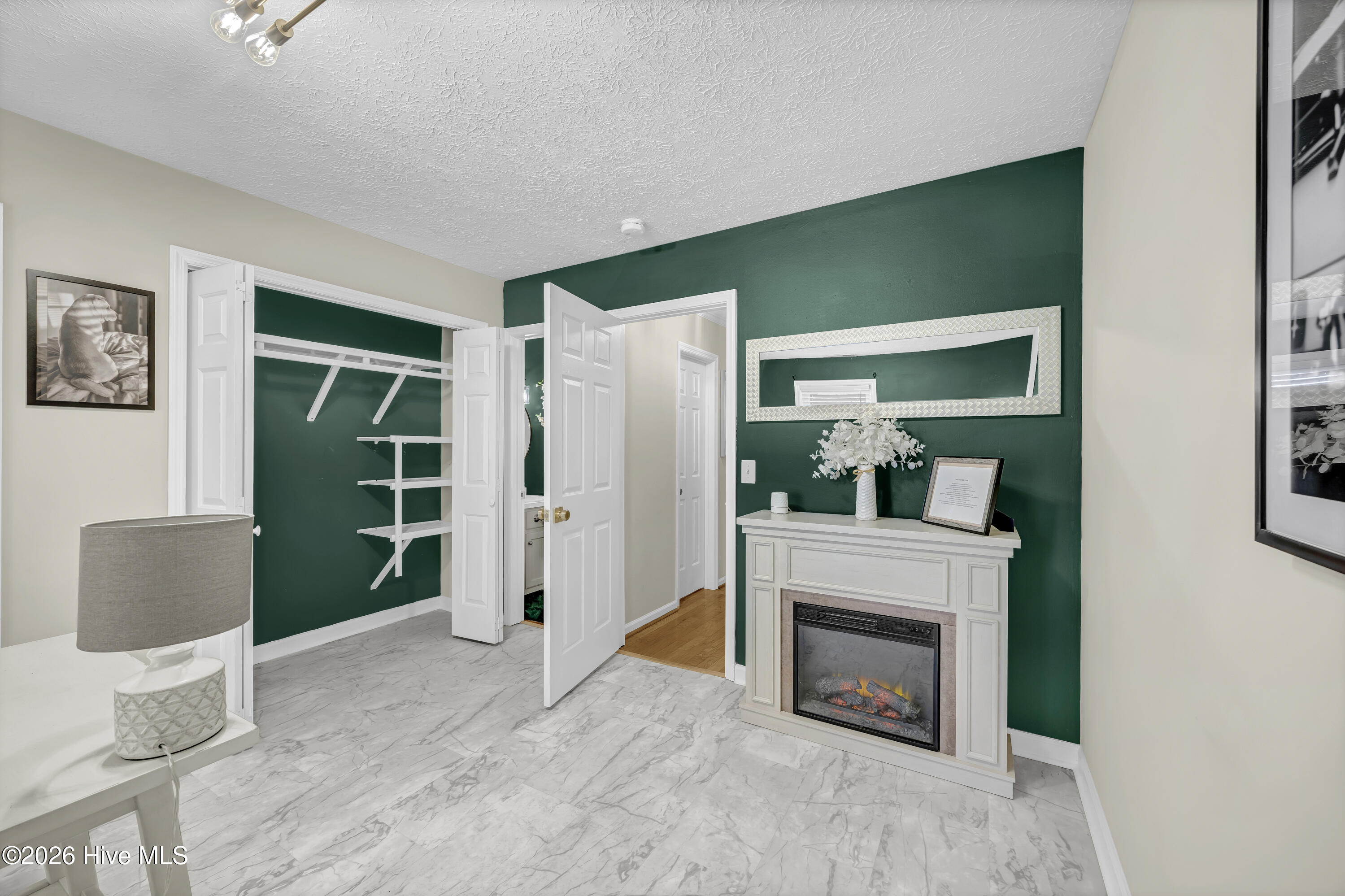 100550839 | Photo 46