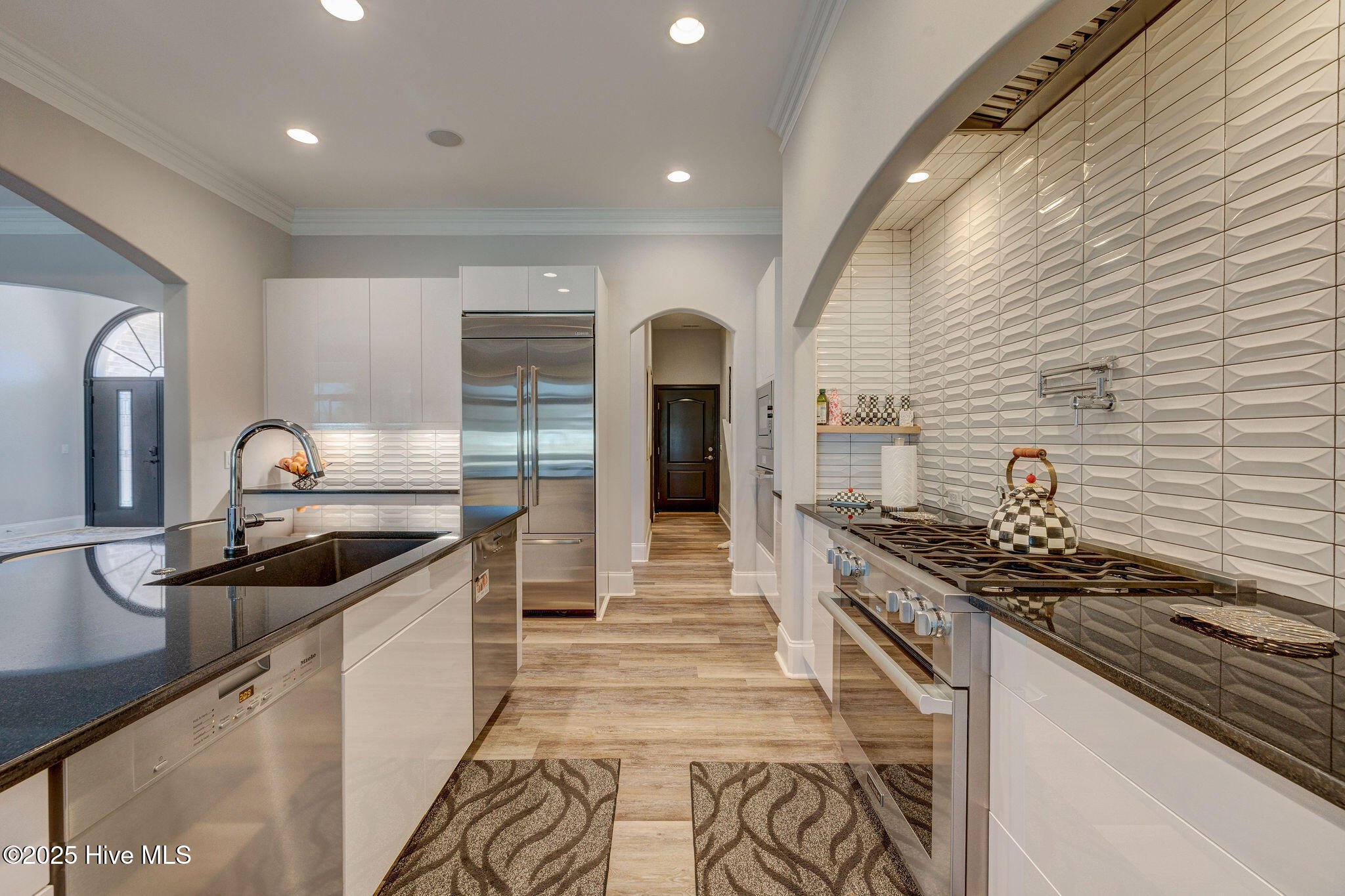 100550746 | Photo 23