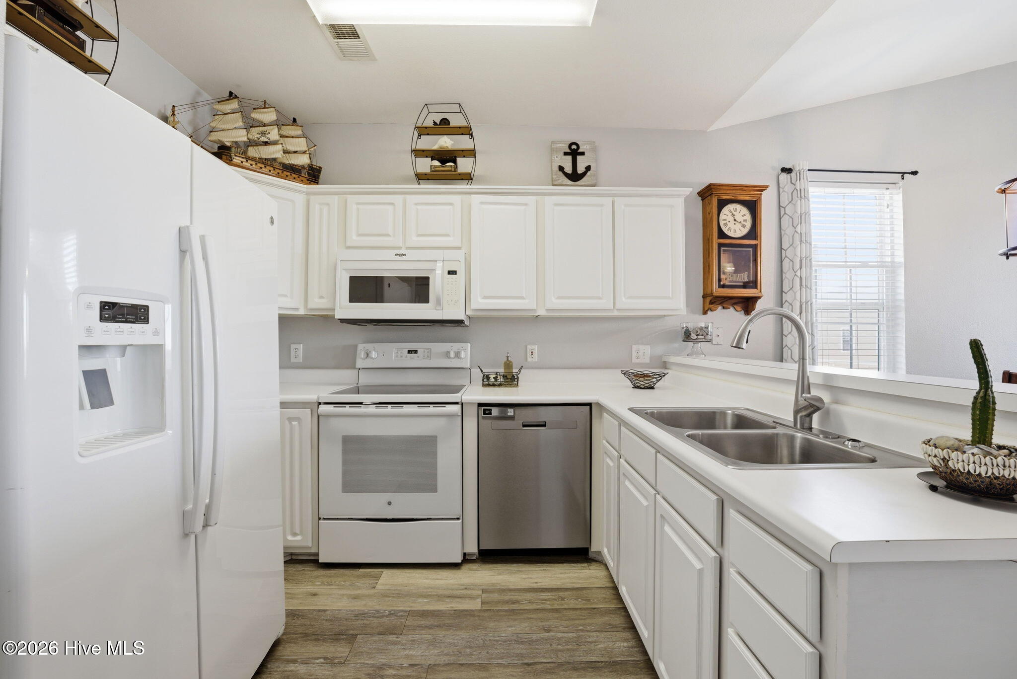 100567159 | Photo 10