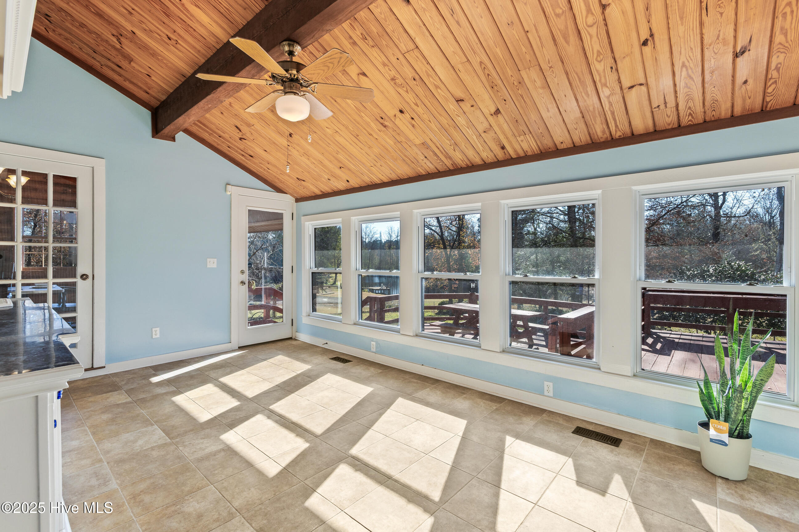 100544846 | Photo 17