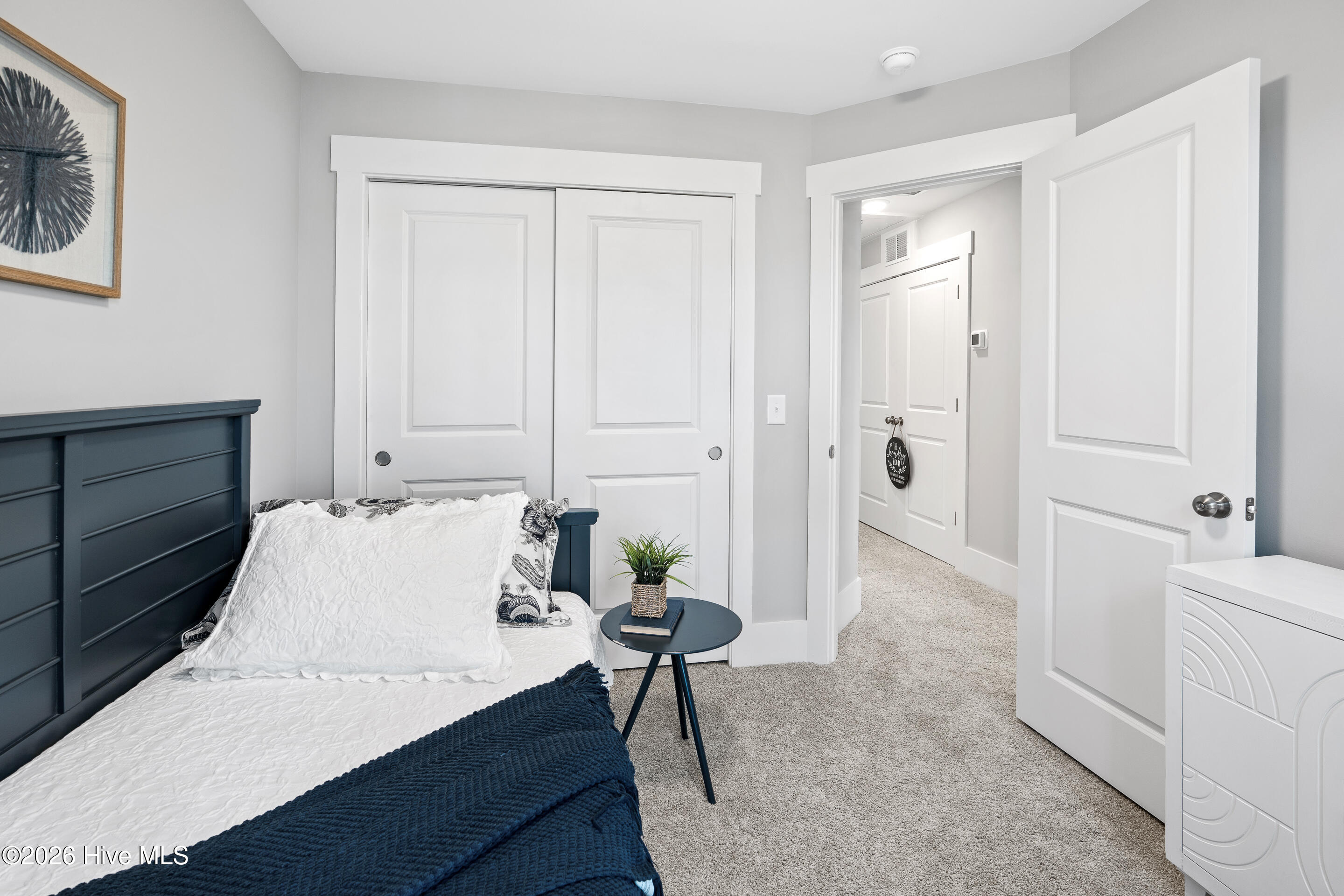 100559001 | Photo 34