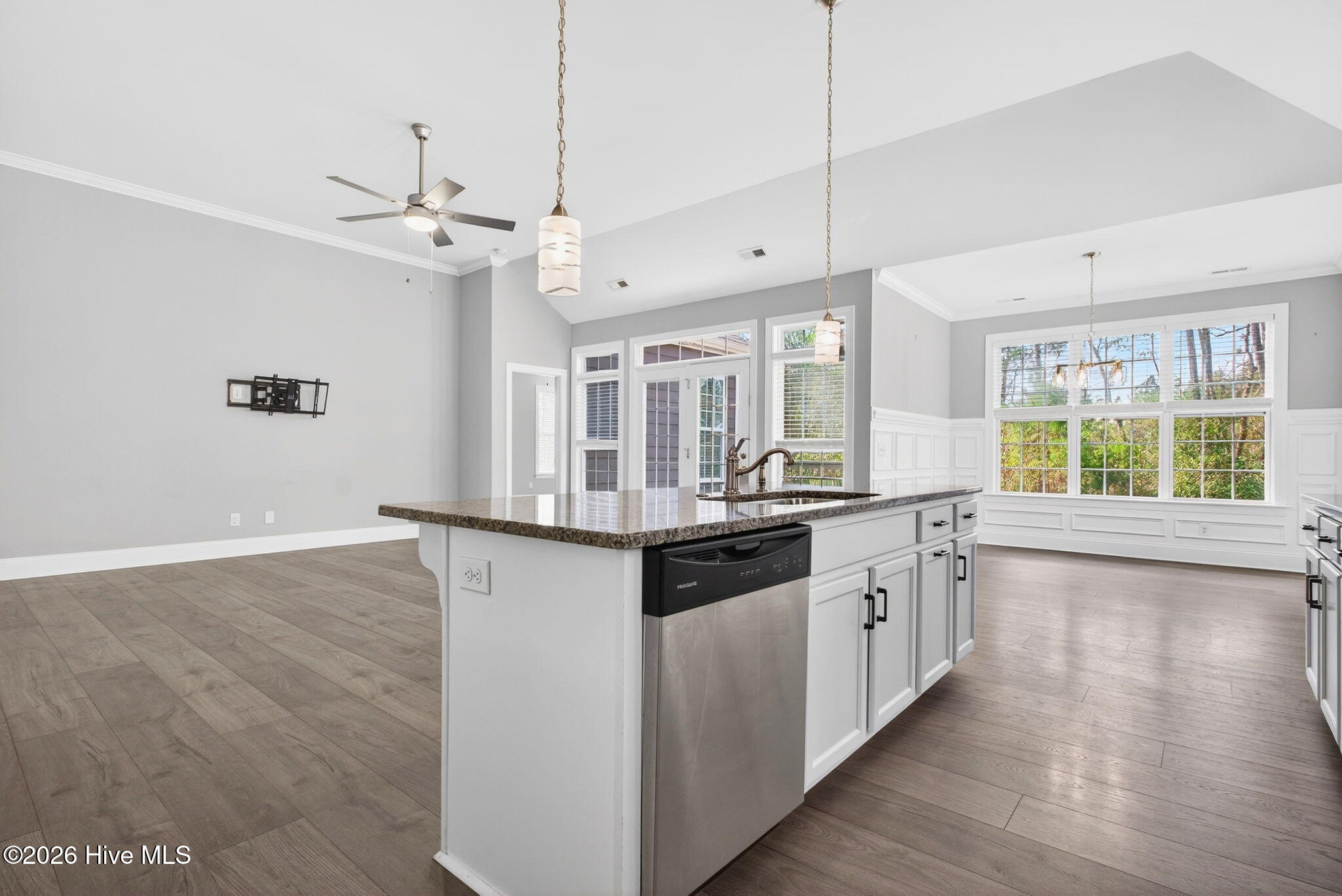 100563252 | Photo 13