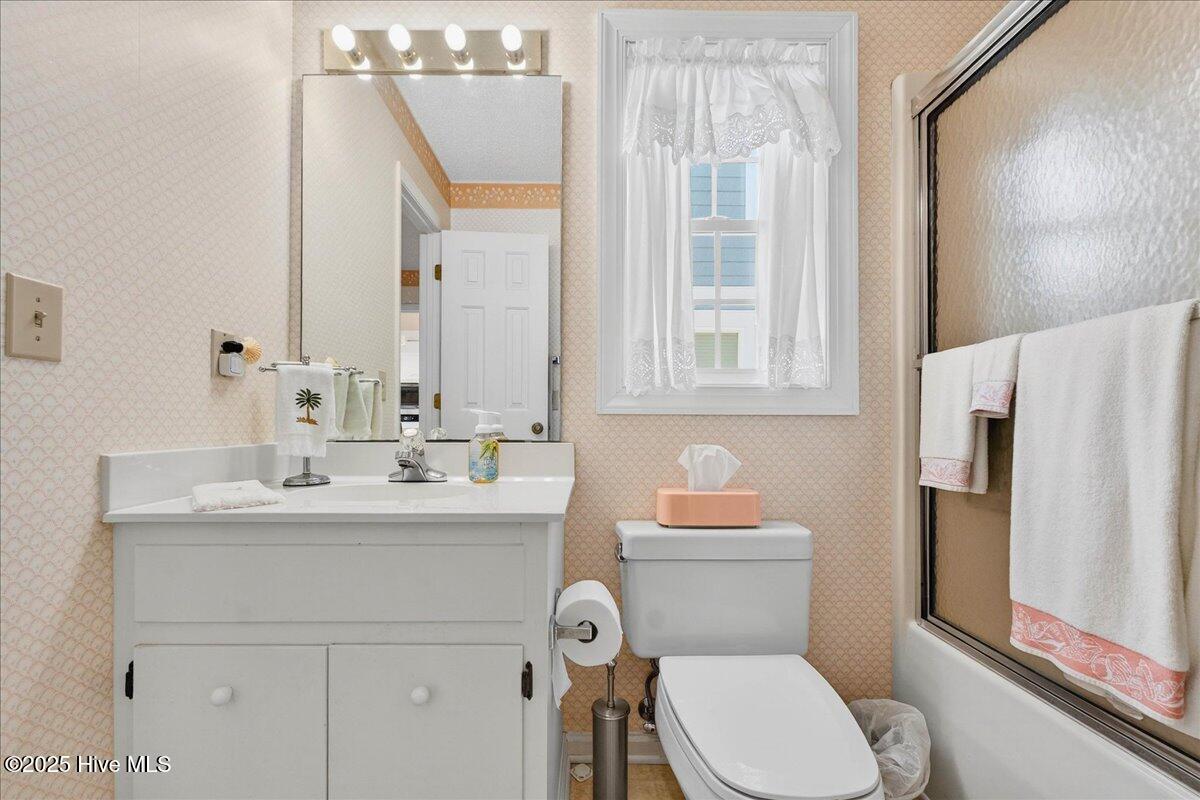 100532820 | Photo 30