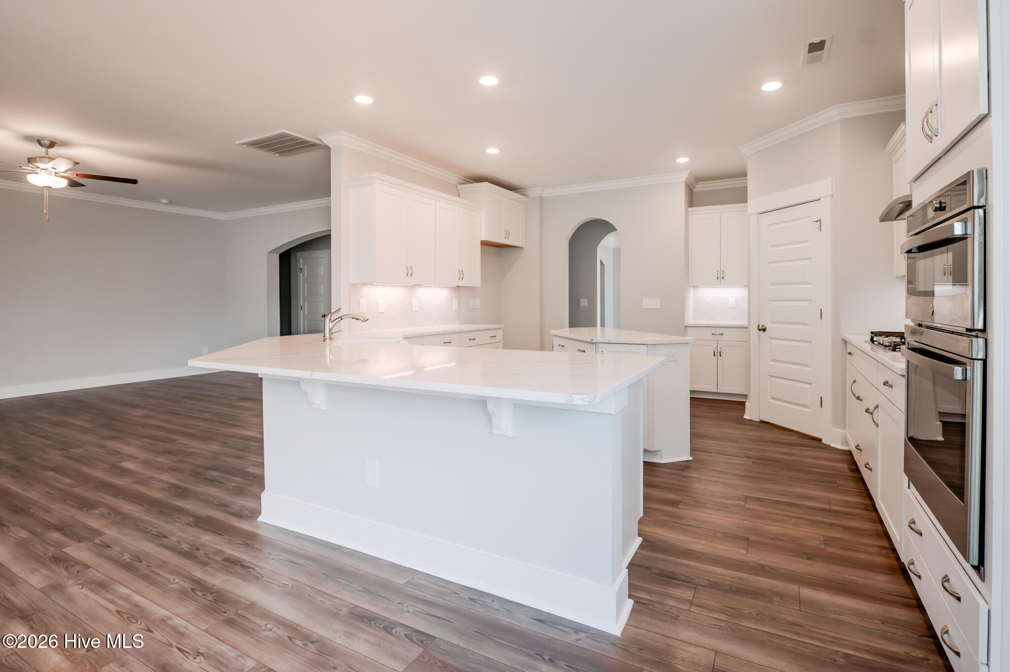 100567790 | Photo 29