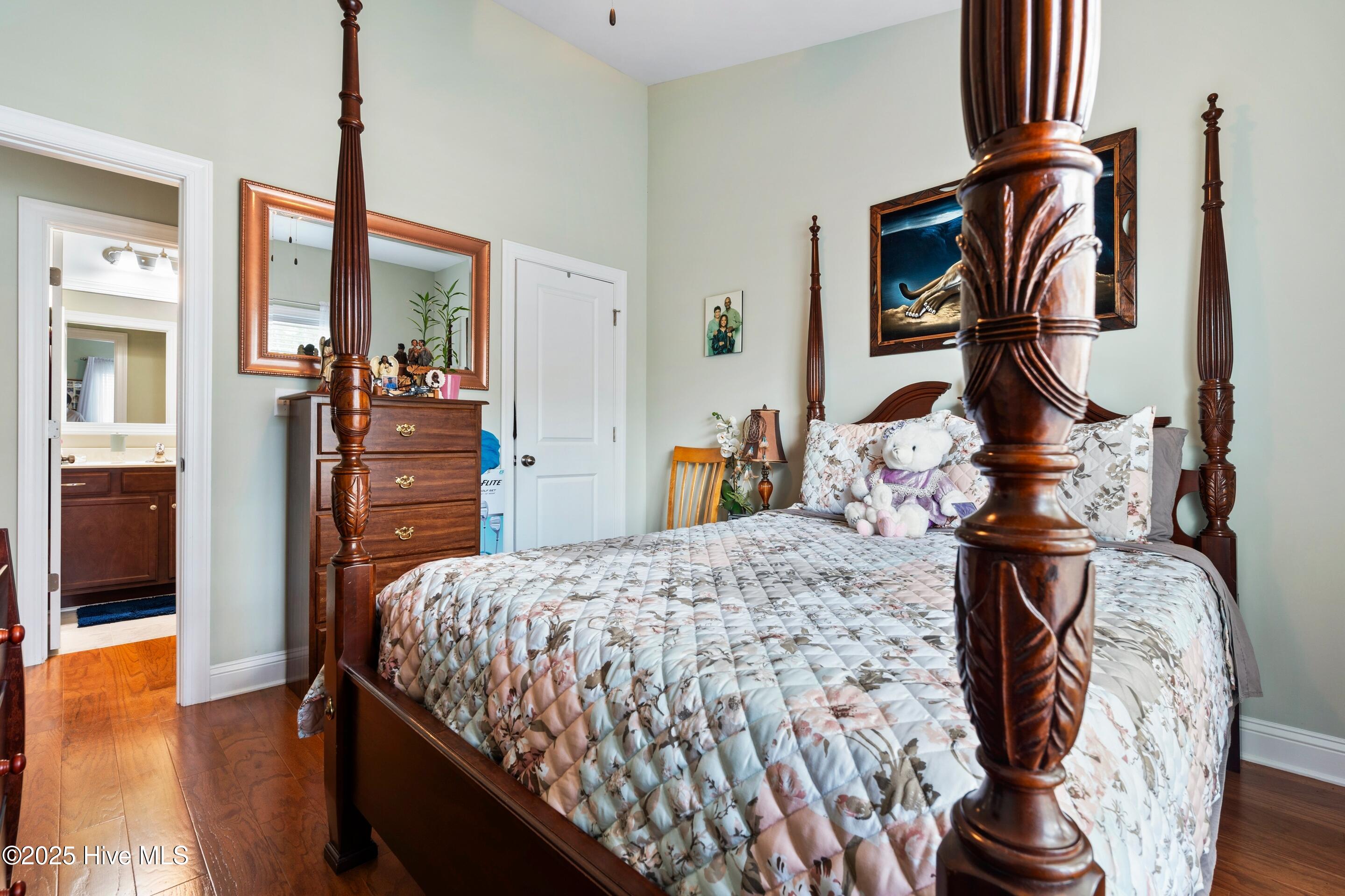 100512963 | Photo 23