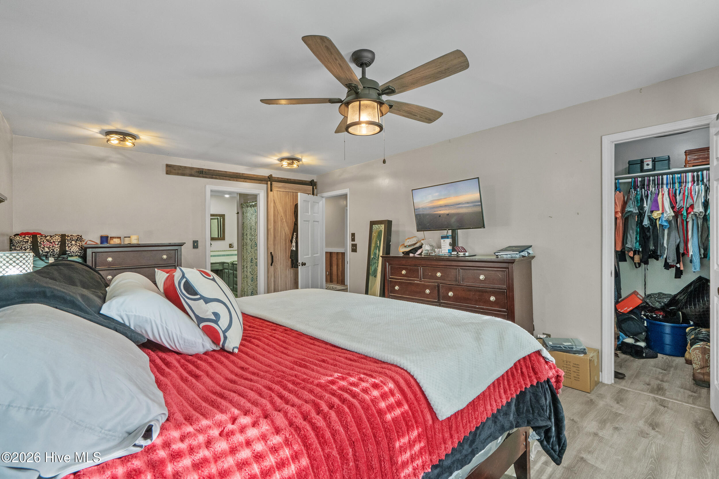 100556082 | Photo 19