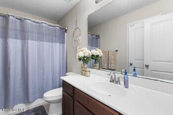 100570281 | Photo 19