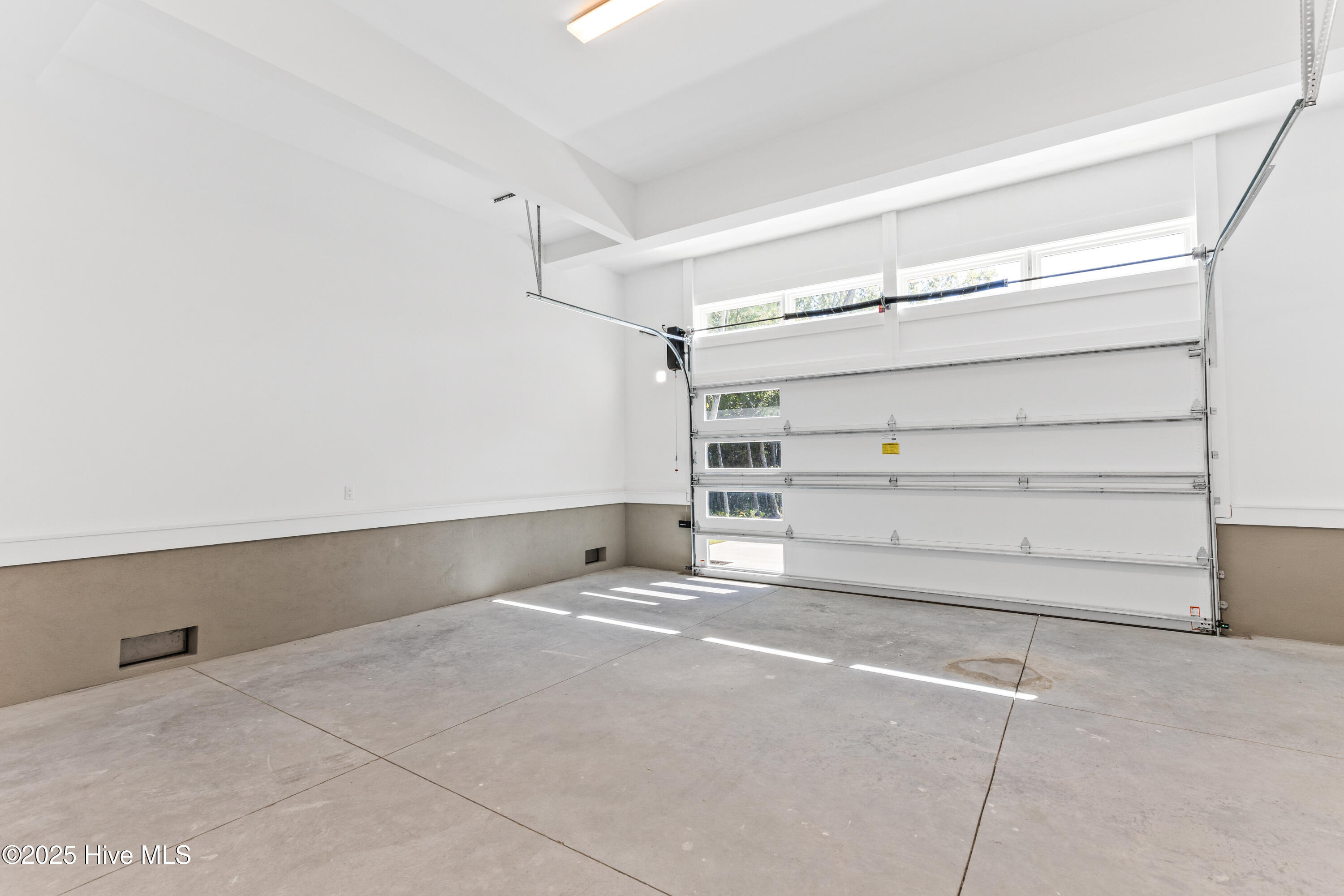 100535066 | Photo 41