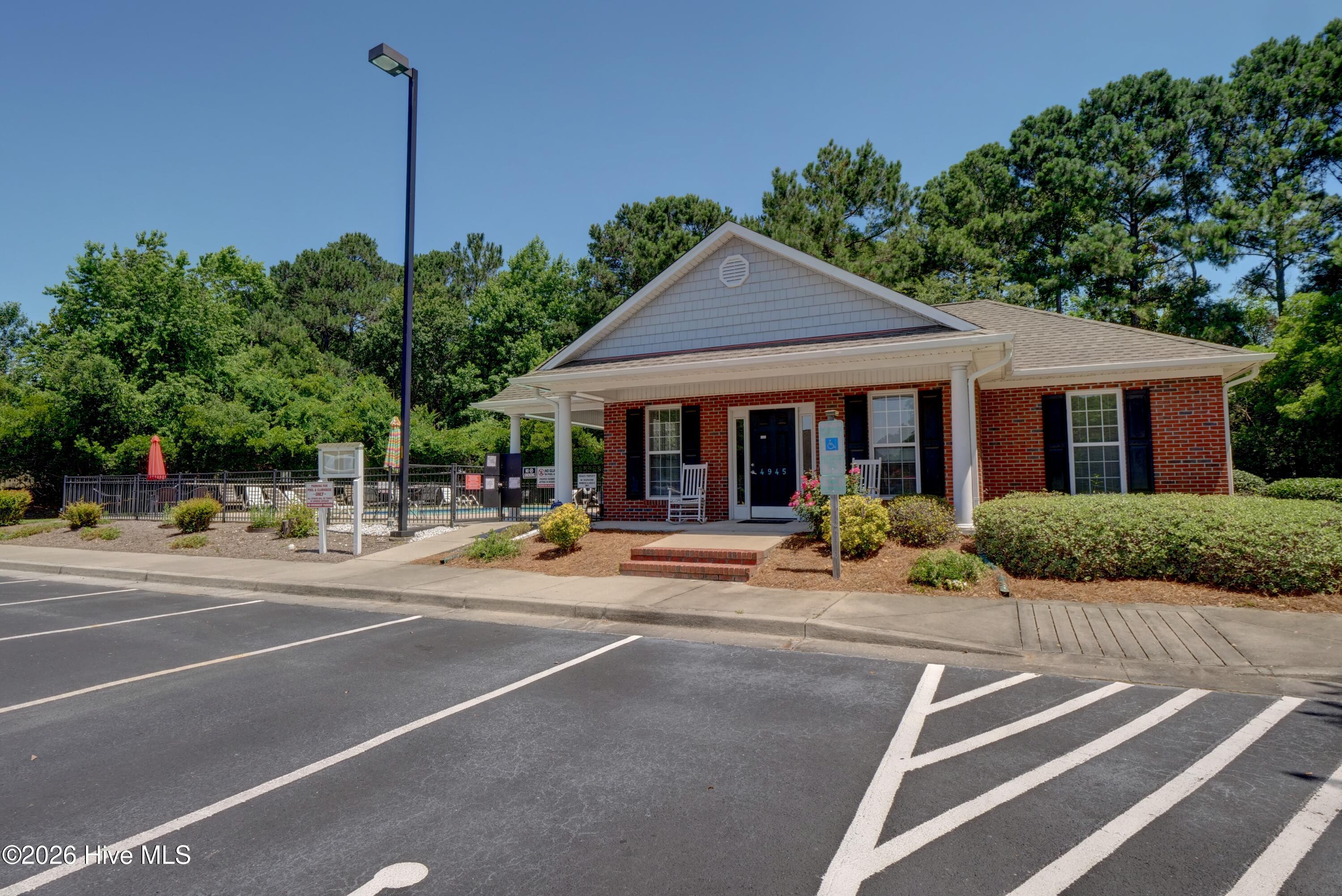 100566281 | Photo 25