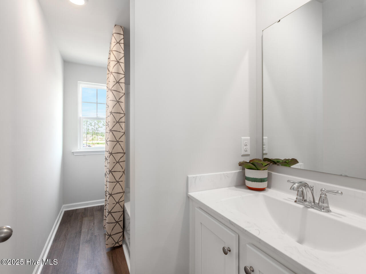 100490831 | Photo 24