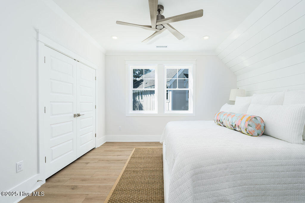 100564939 | Photo 34