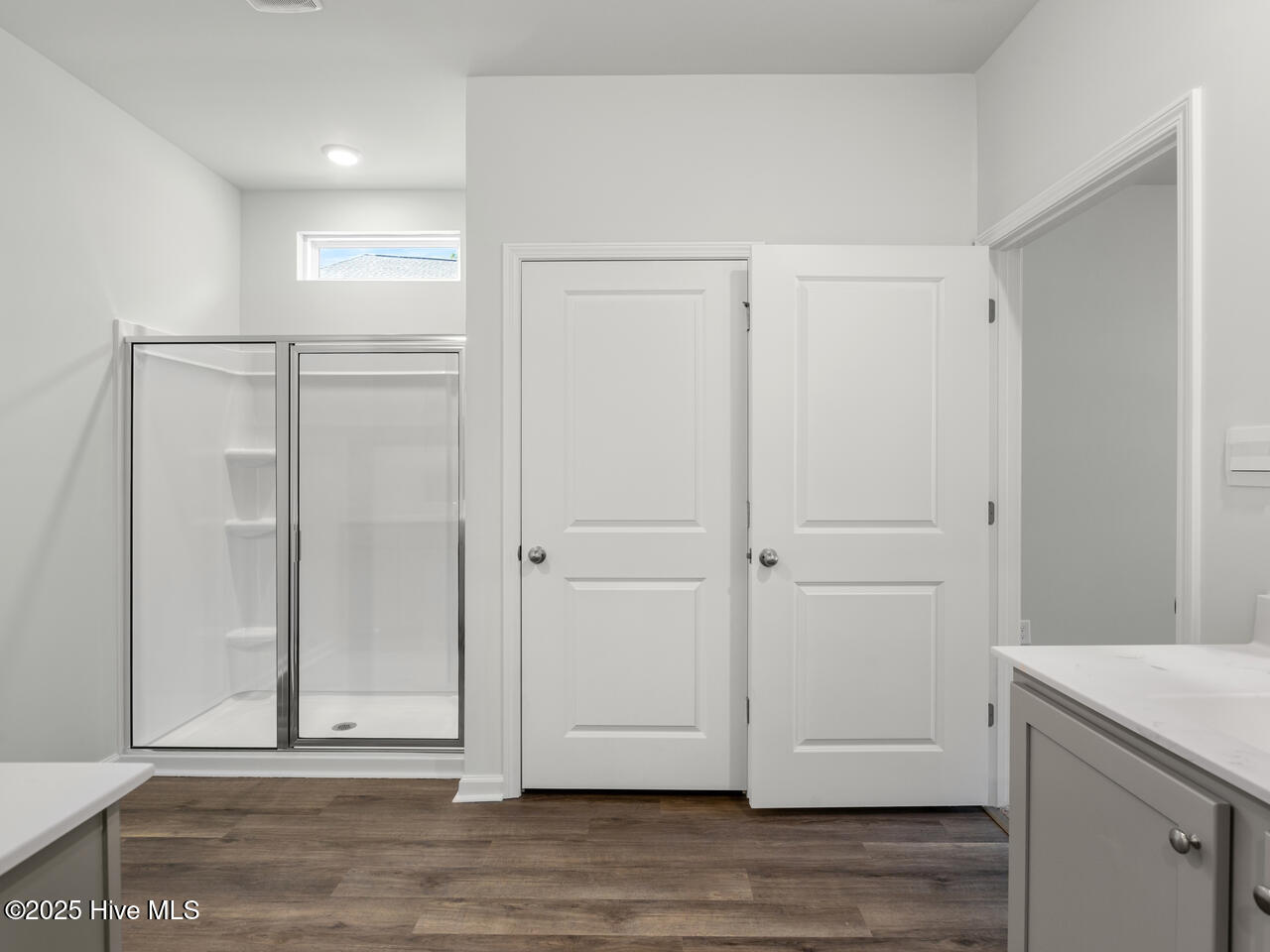 100515023 | Photo 15