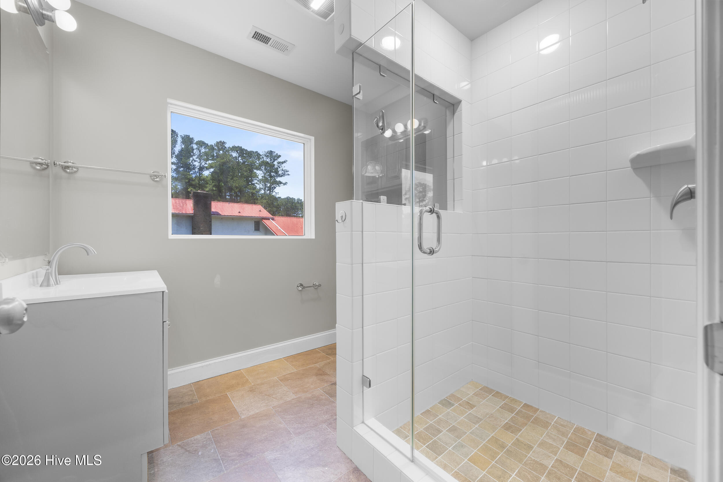 100569624 | Photo 42