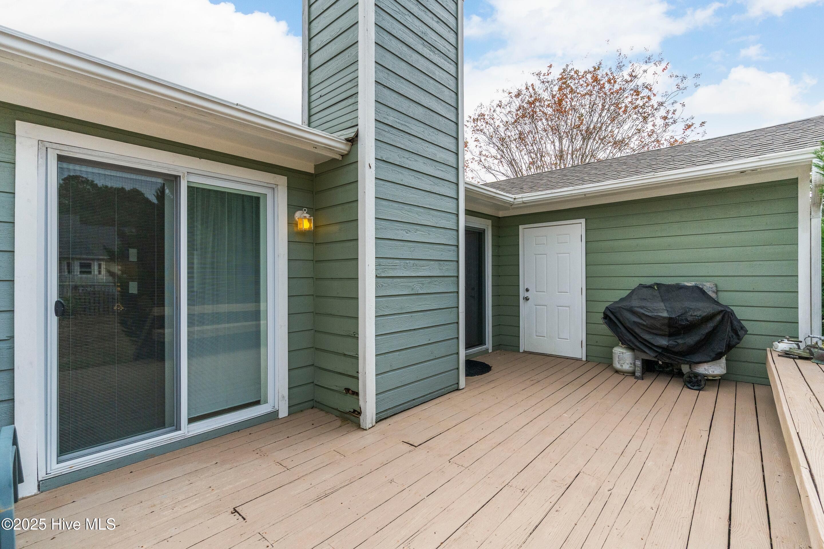 100543561 | Photo 46