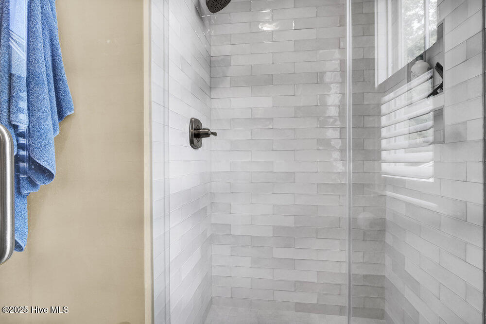 100534393 | Photo 45