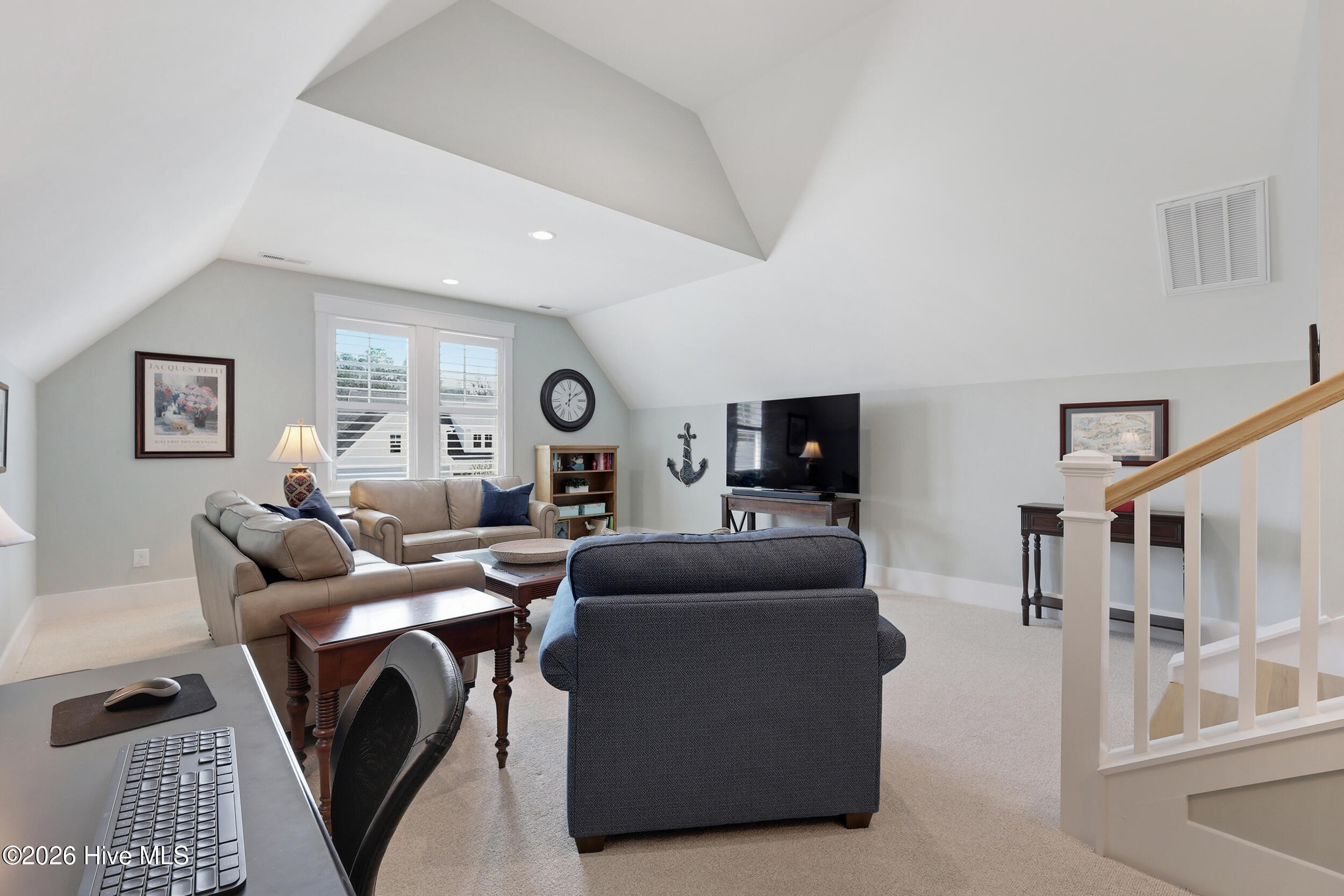 100558657 | Photo 49