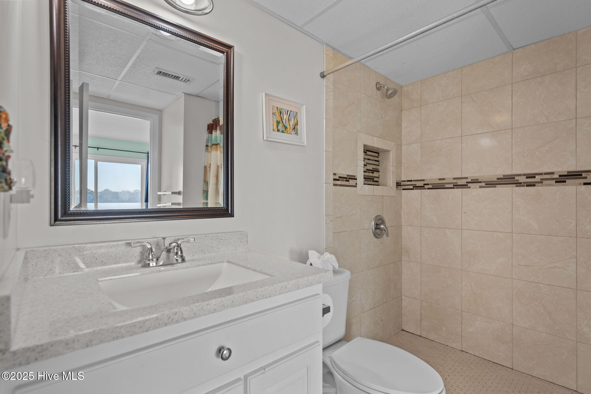 100570522 | Photo 30