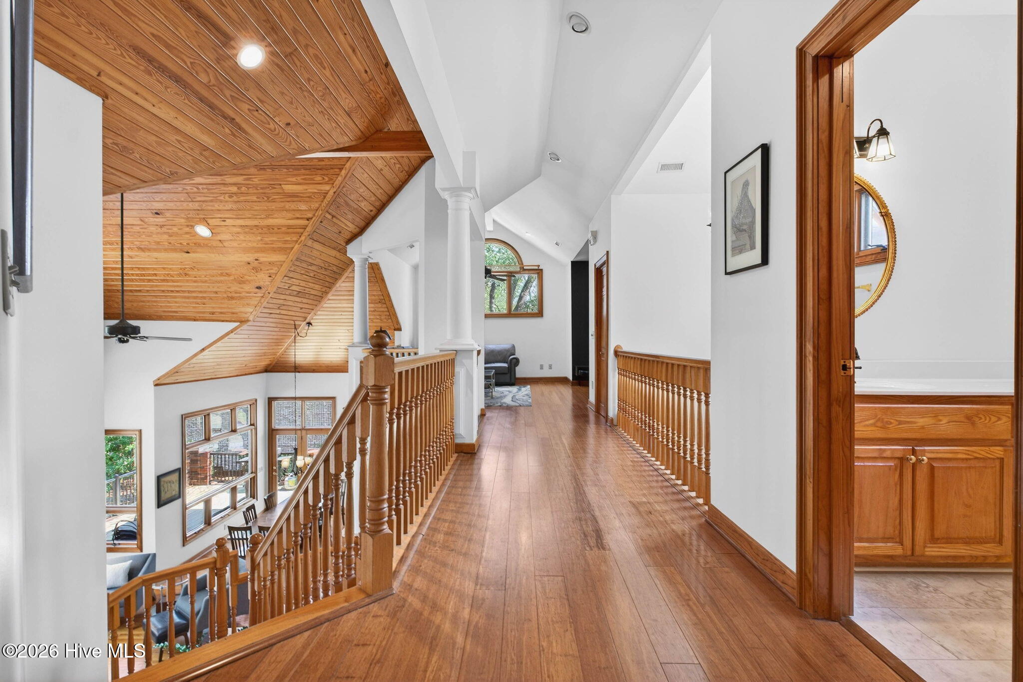 100564885 | Photo 51