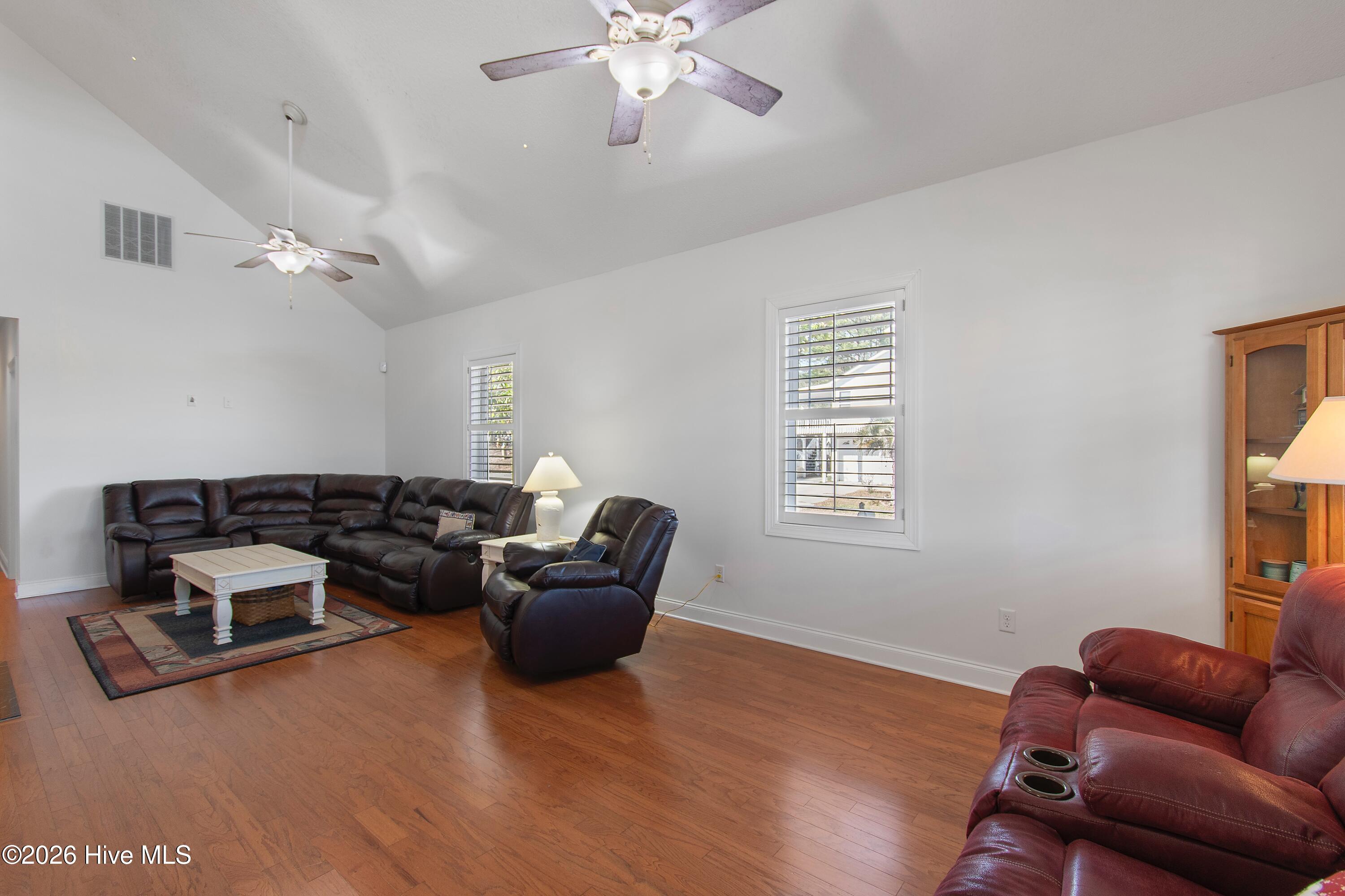 100552486 | Photo 16