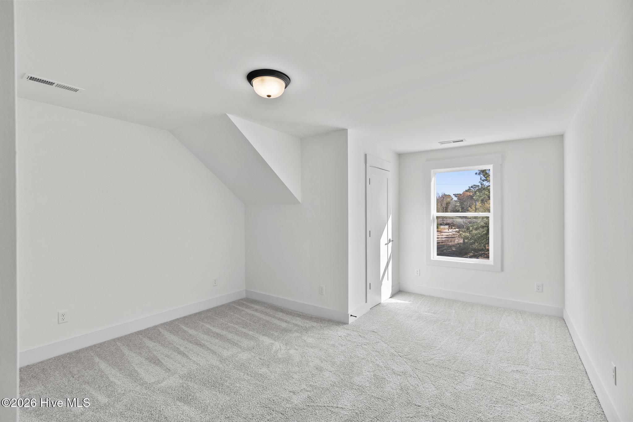 100567238 | Photo 23