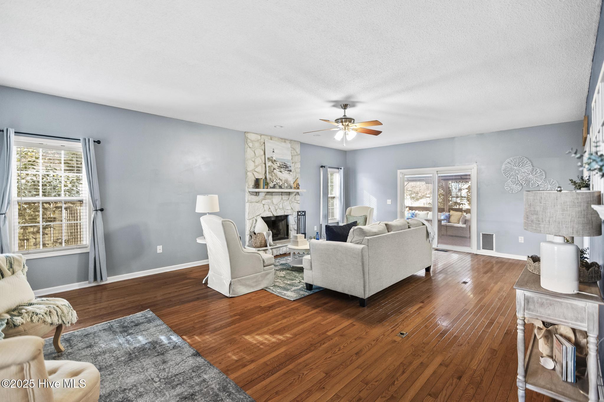 100546183 | Photo 14